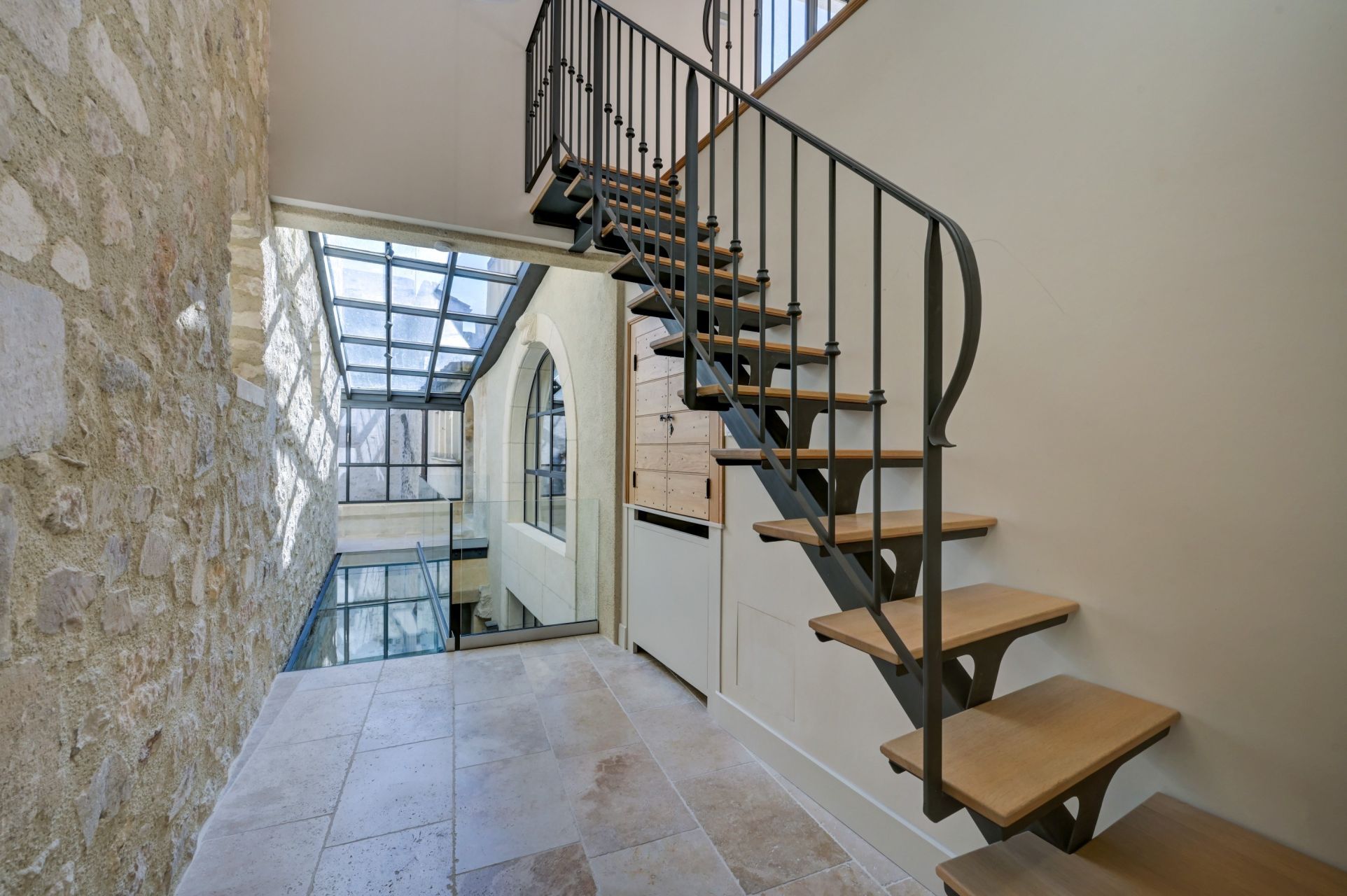 luxury house 8 Rooms for sale on ST REMY DE PROVENCE (13210)