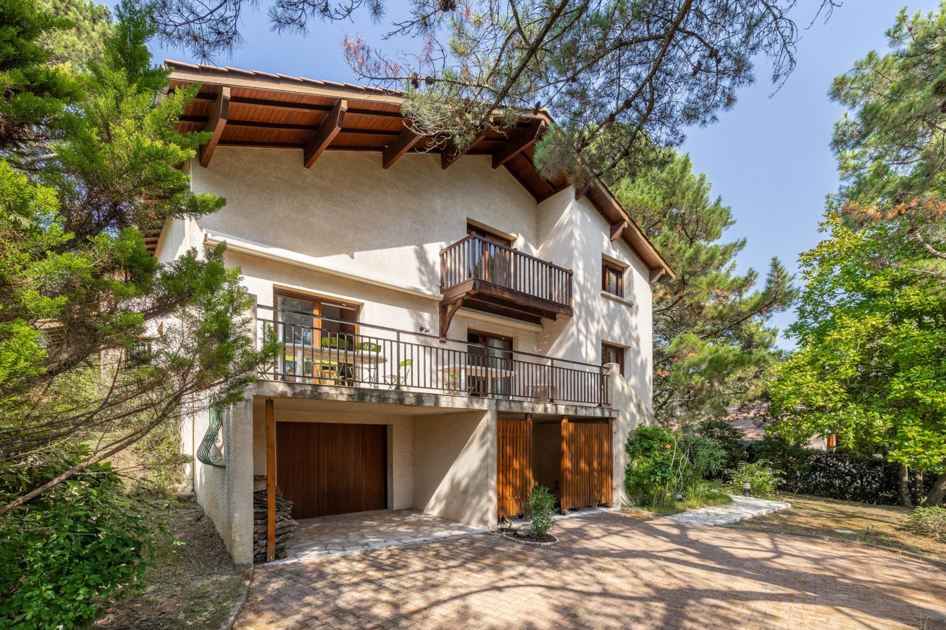 luxury house 8 Rooms for sale on ARCACHON (33120)