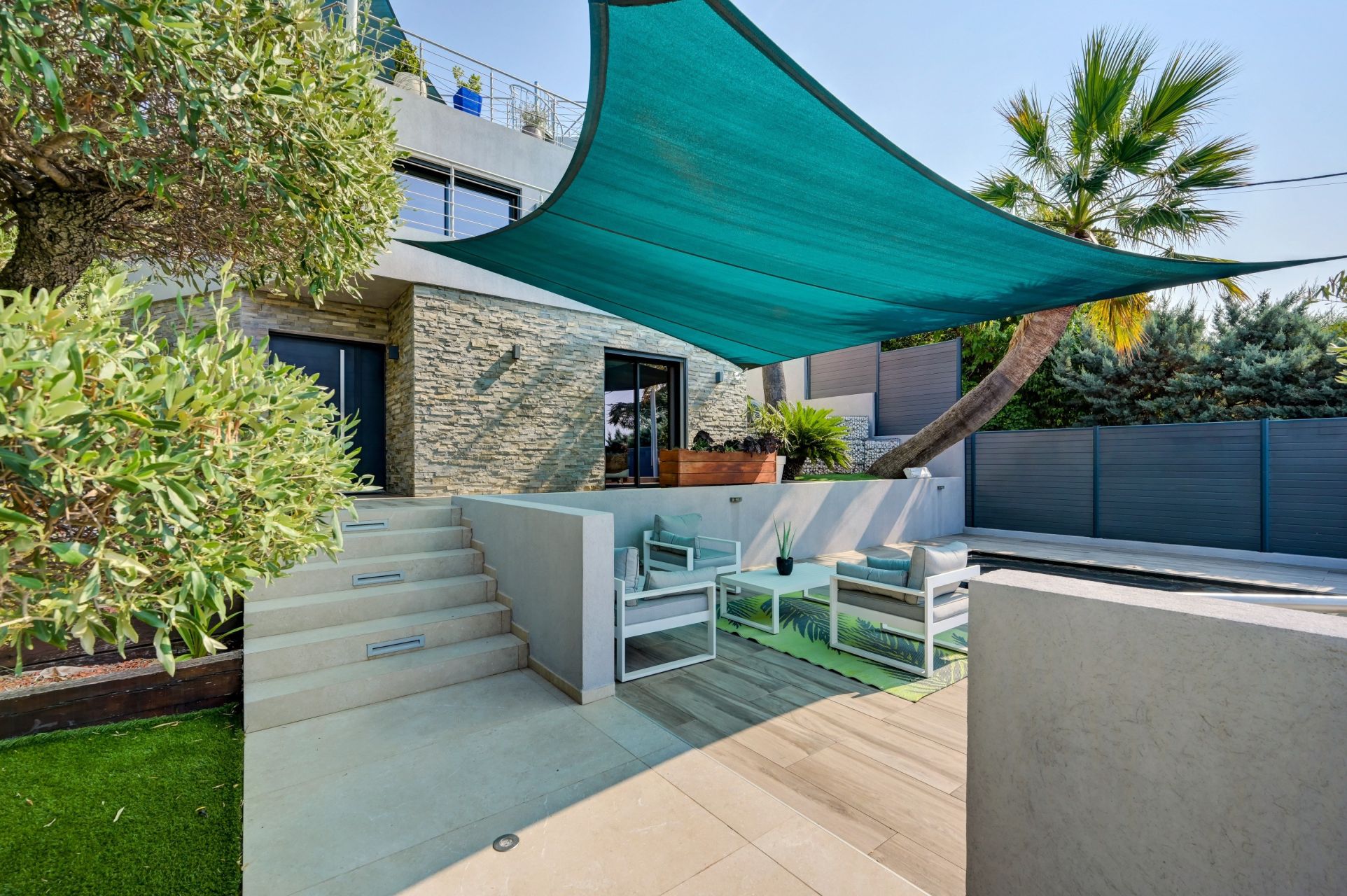 luxury villa 7 Rooms for sale on LA GARDE (83130)