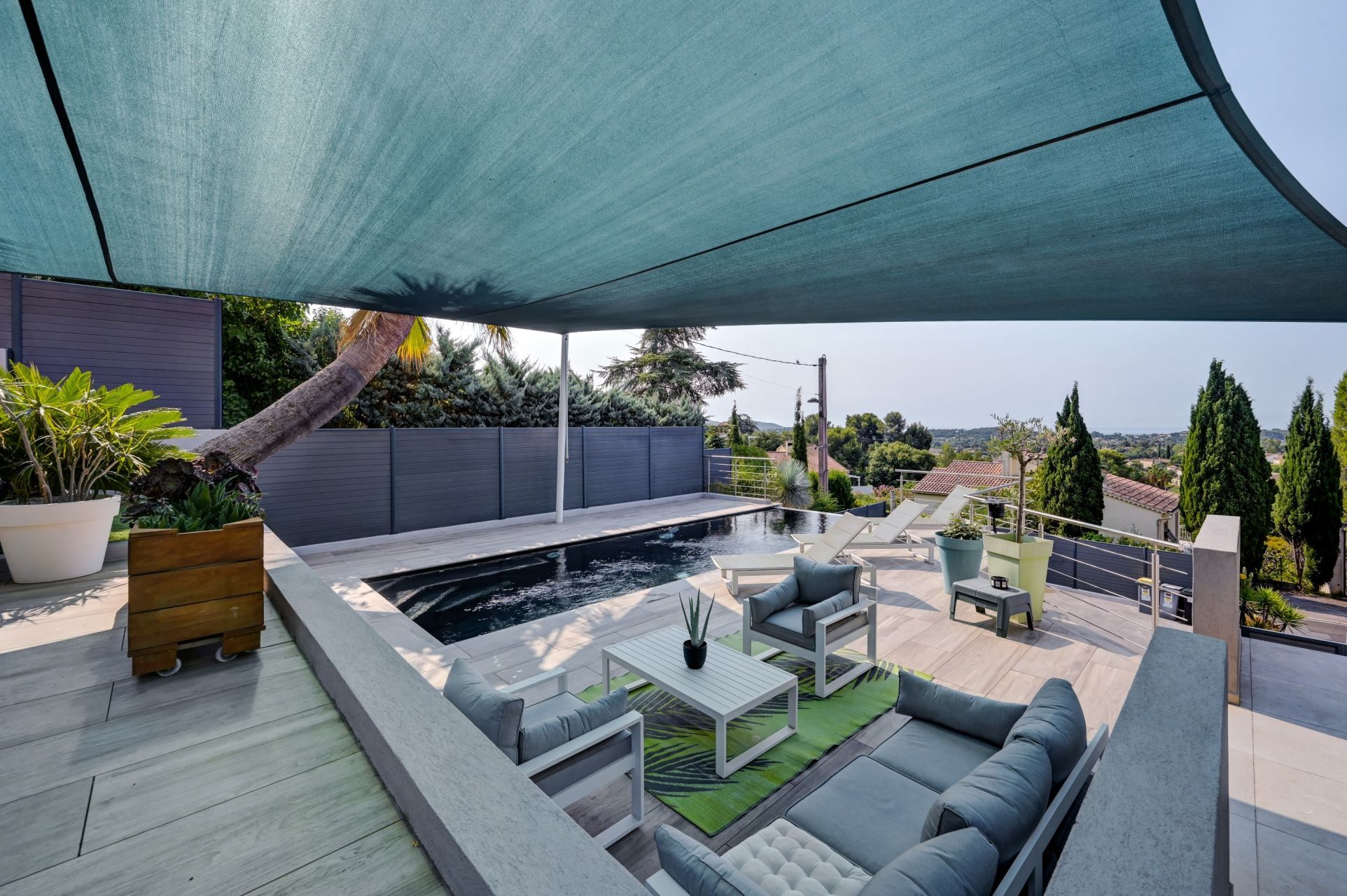 luxury villa 7 Rooms for sale on LA GARDE (83130)