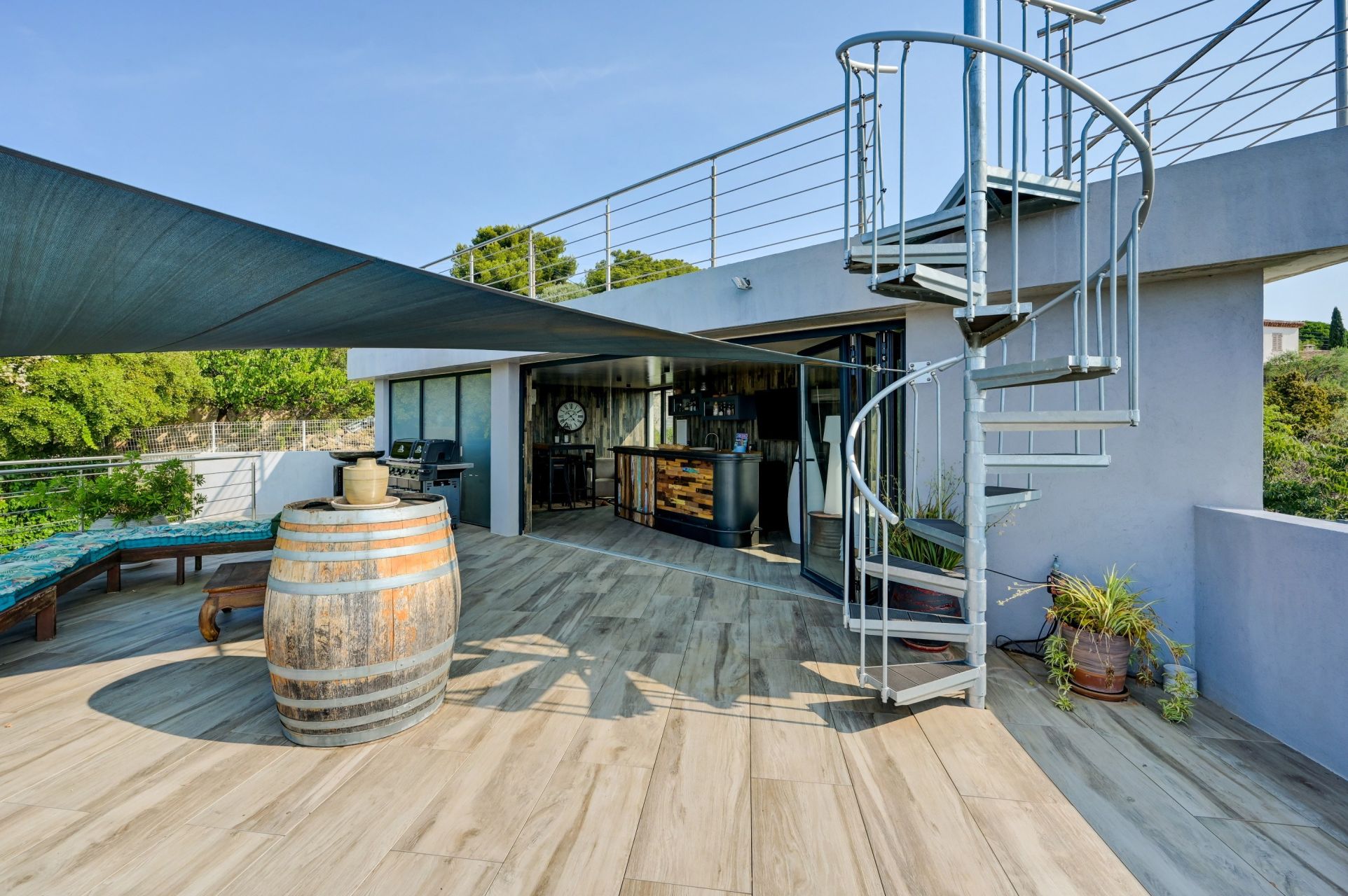 luxury villa 7 Rooms for sale on LA GARDE (83130)