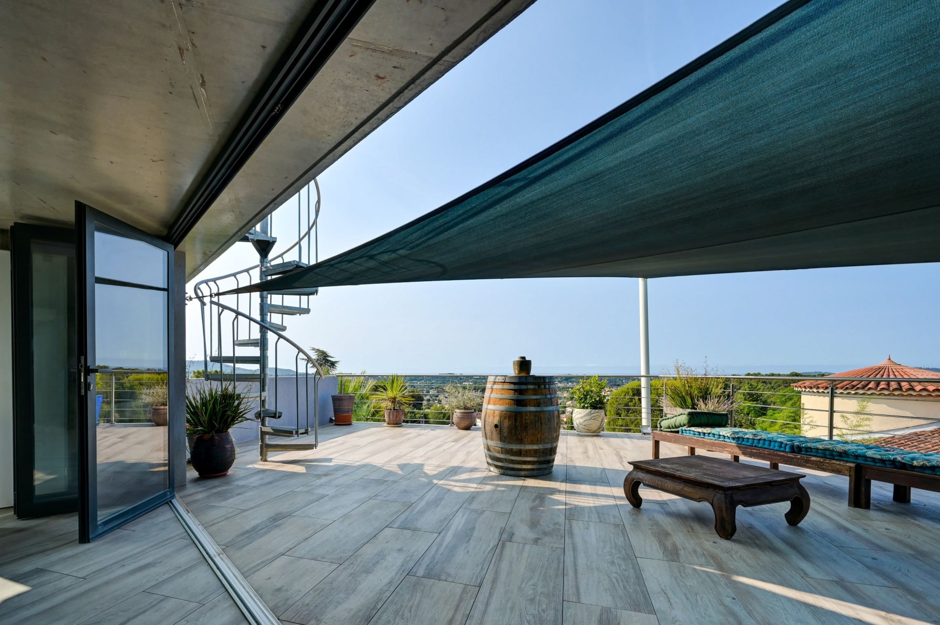 luxury villa 7 Rooms for sale on LA GARDE (83130)