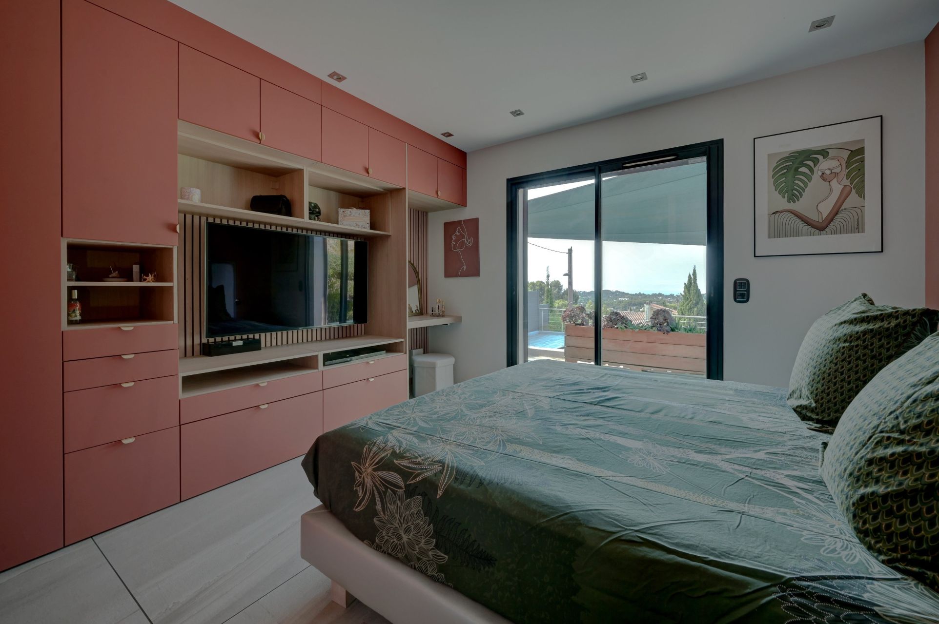 luxury villa 7 Rooms for sale on LA GARDE (83130)