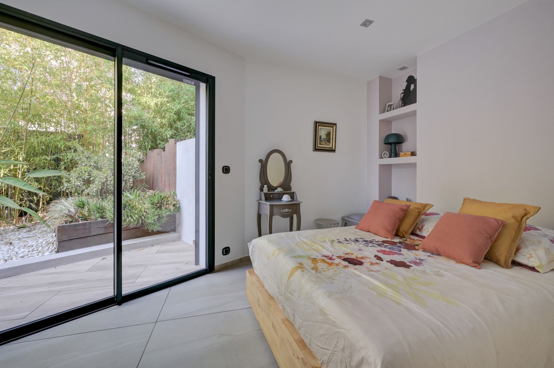 luxury villa 7 Rooms for sale on LA GARDE (83130)