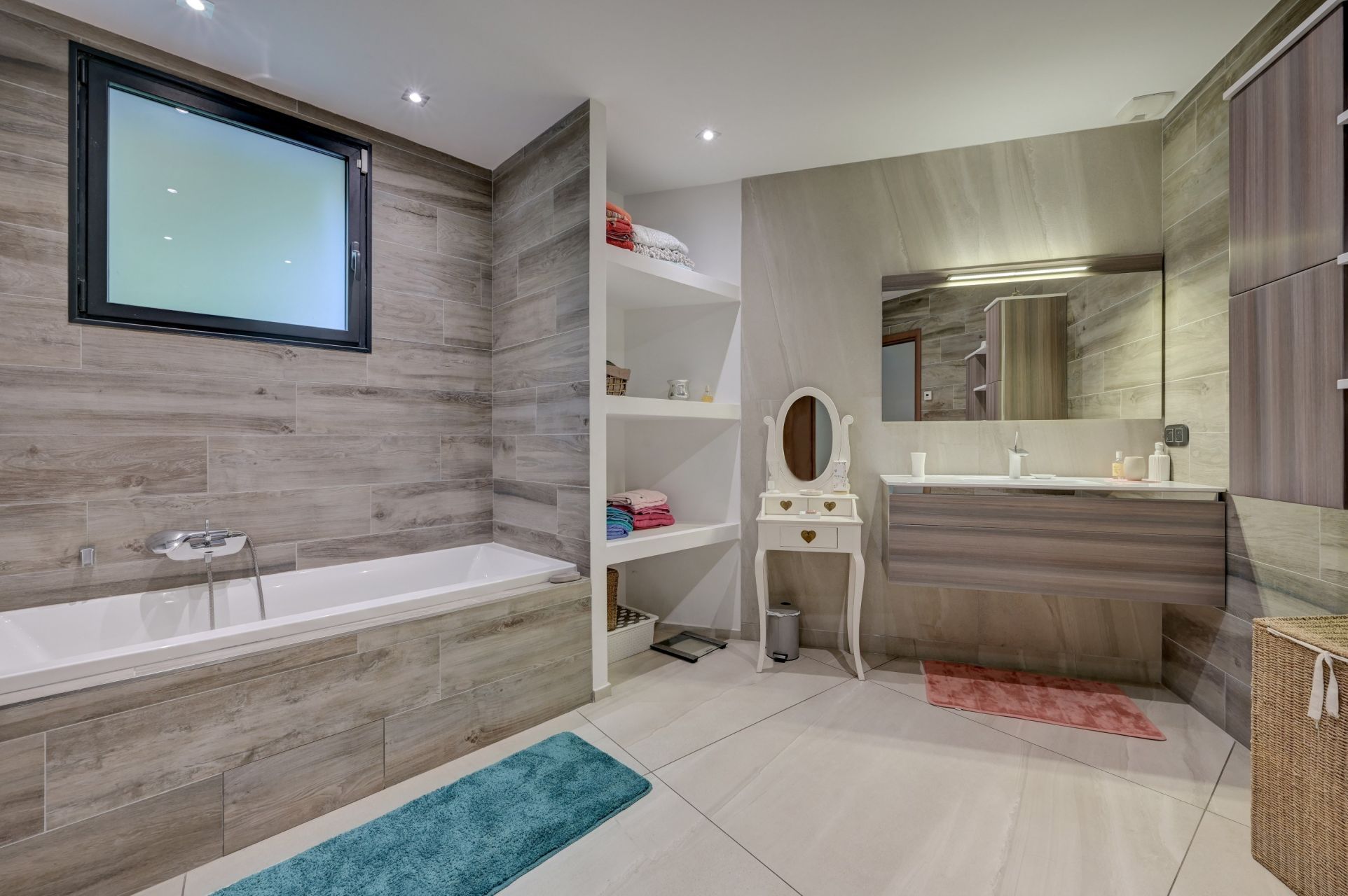 luxury villa 7 Rooms for sale on LA GARDE (83130)