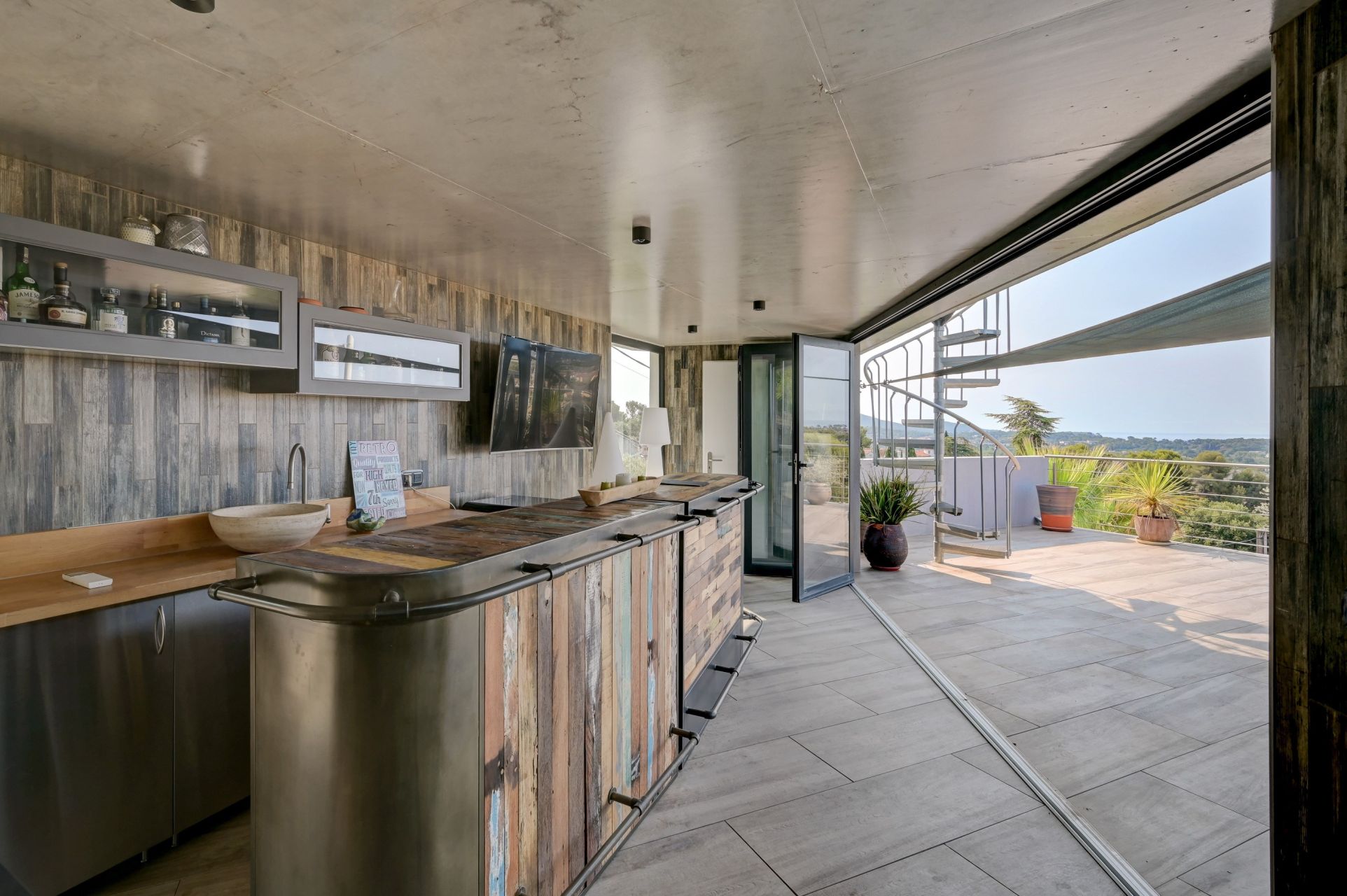 luxury villa 7 Rooms for sale on LA GARDE (83130)
