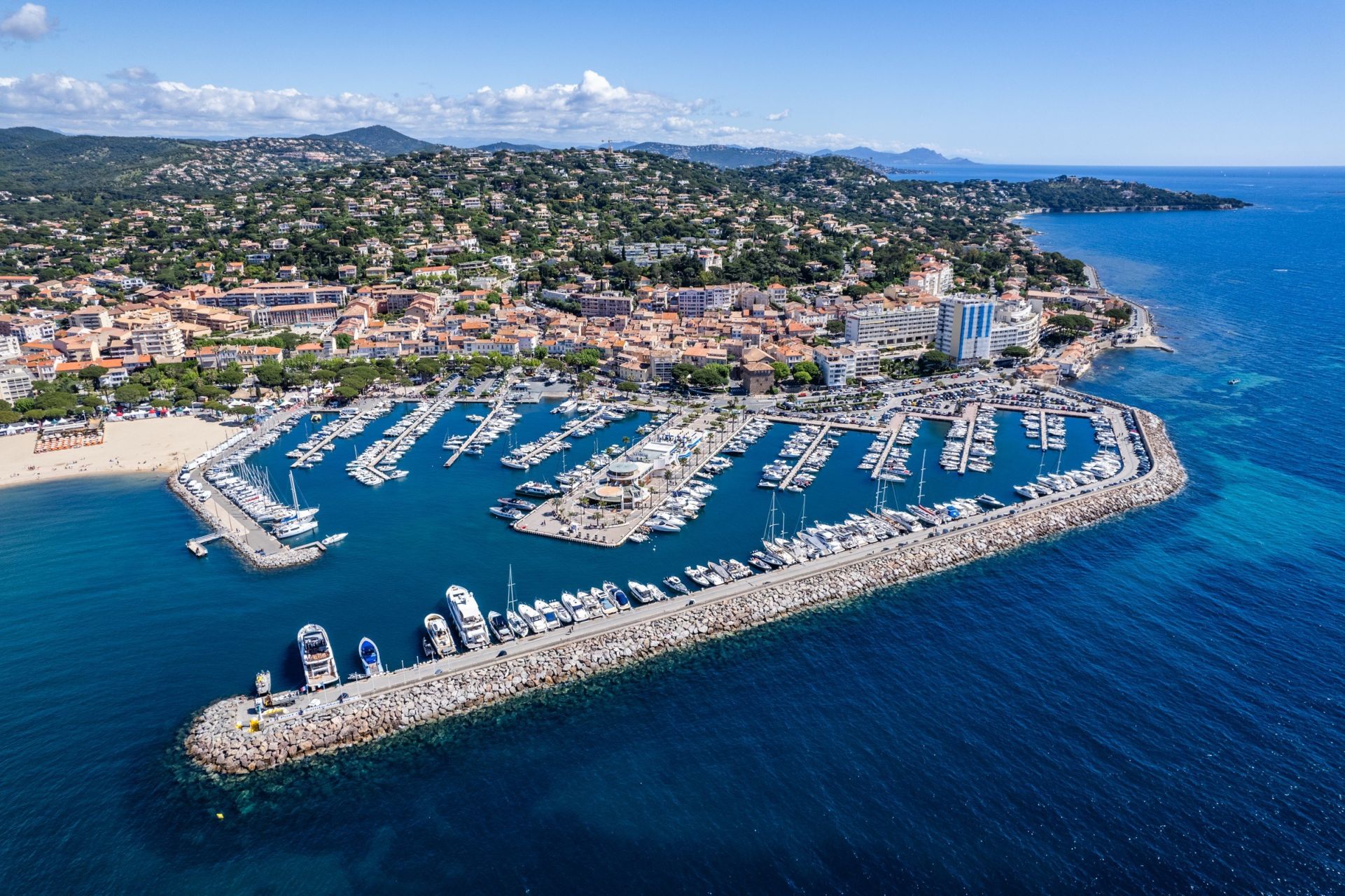 luxury apartment 4 Rooms for sale on STE MAXIME (83120)