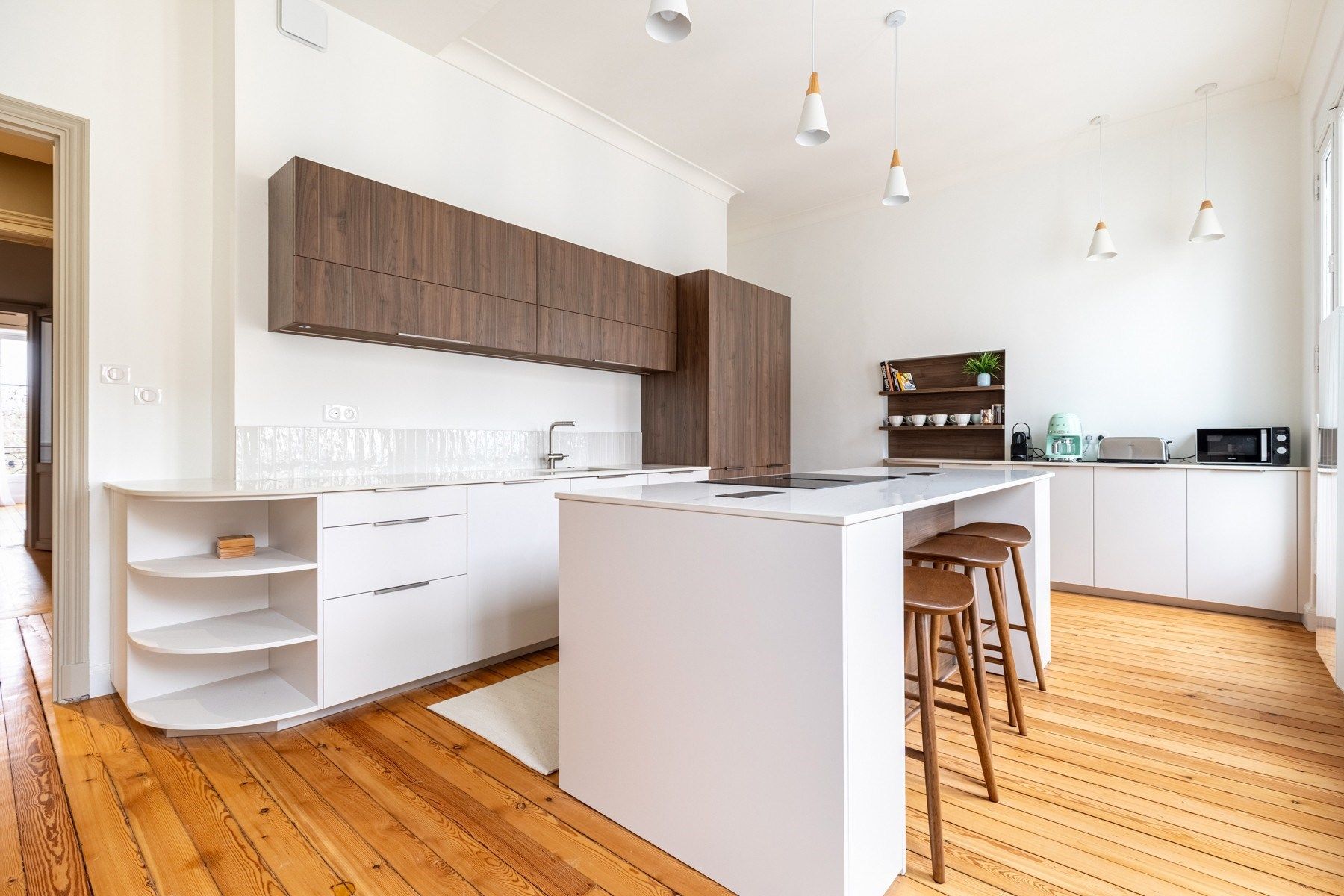 luxury apartment 5 Rooms for sale on BORDEAUX (33000)