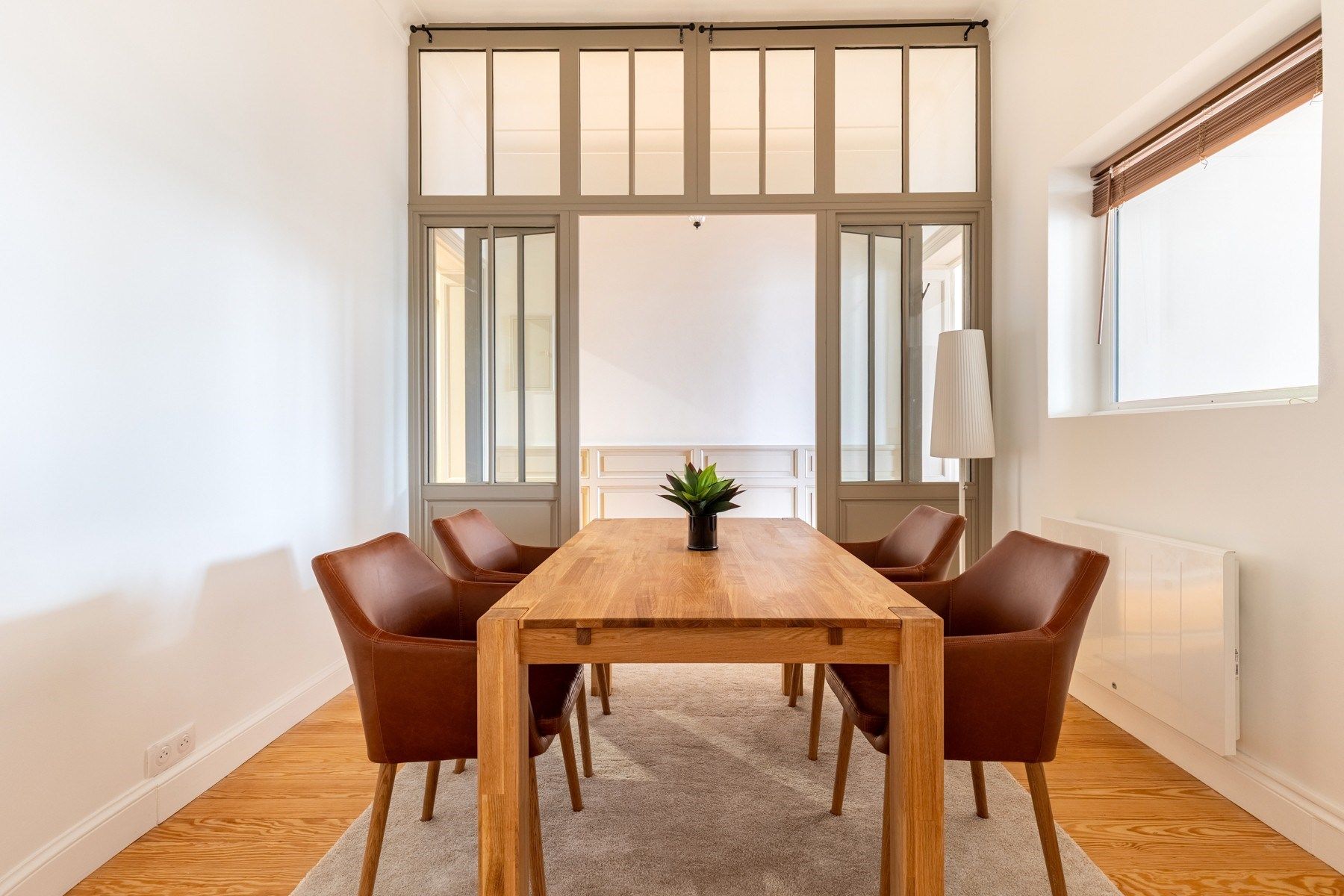 luxury apartment 5 Rooms for sale on BORDEAUX (33000)