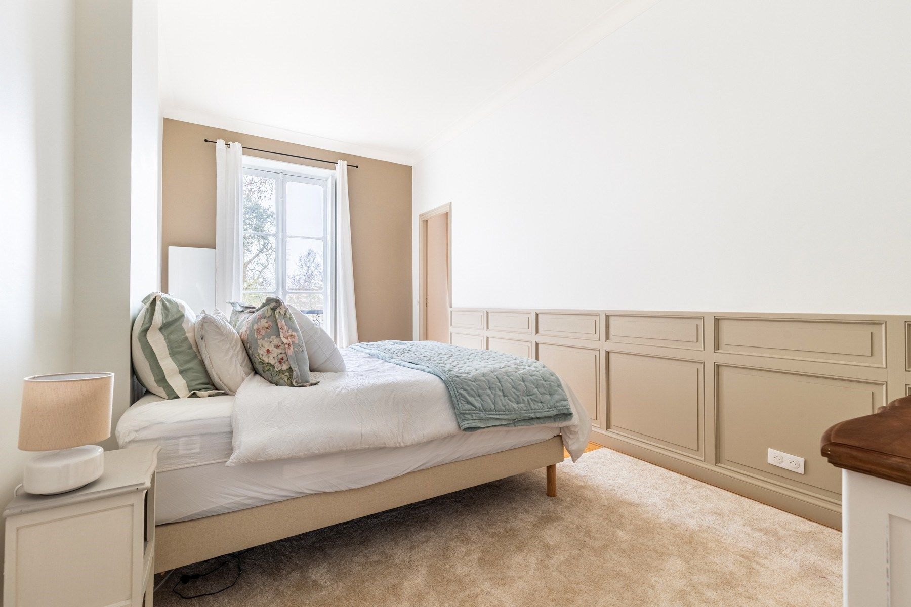 luxury apartment 5 Rooms for sale on BORDEAUX (33000)