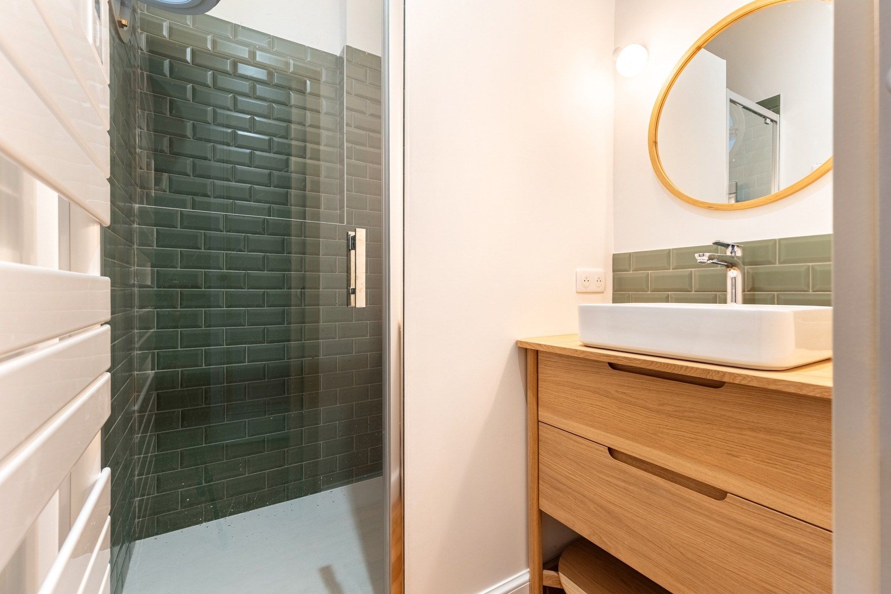 luxury apartment 5 Rooms for sale on BORDEAUX (33000)