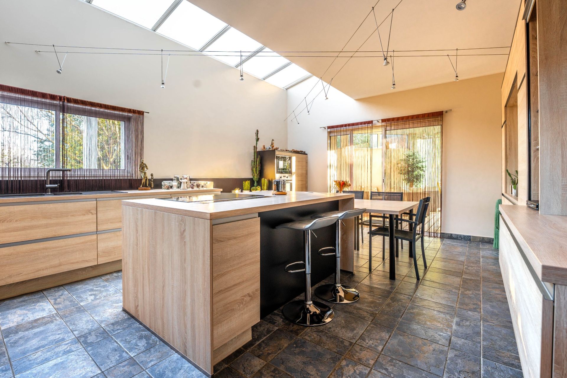 luxury house 7 Rooms for sale on ST MARTIN DE LONDRES (34380)