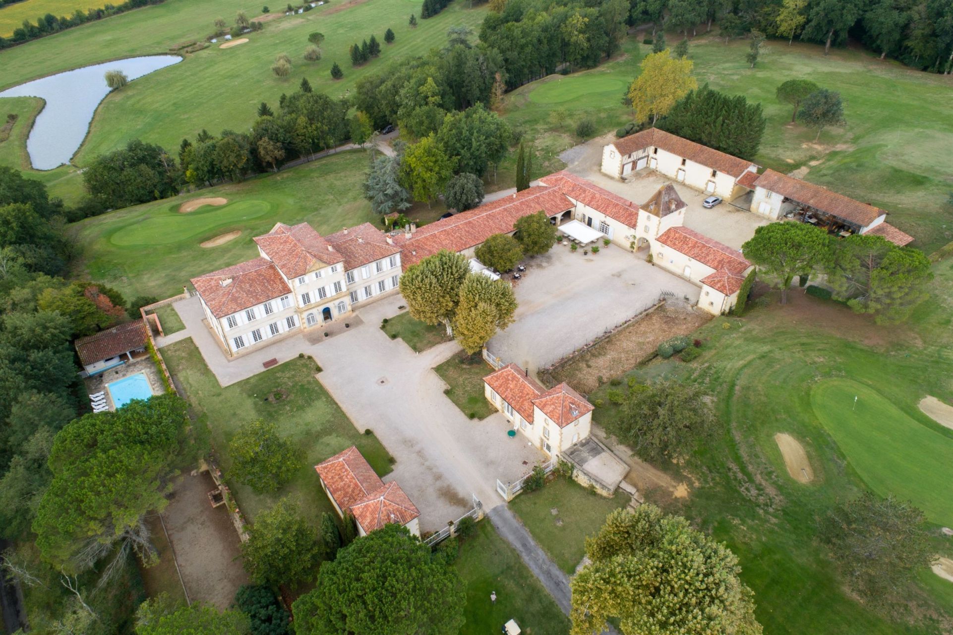 luxury house 12 Rooms for sale on AUCH (32000)