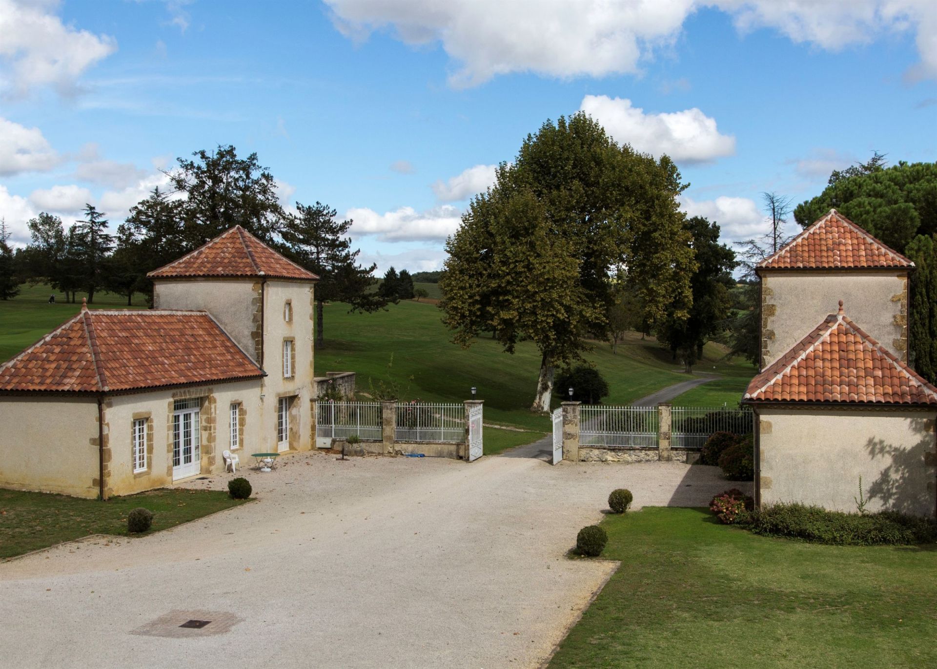 luxury house 12 Rooms for sale on AUCH (32000)