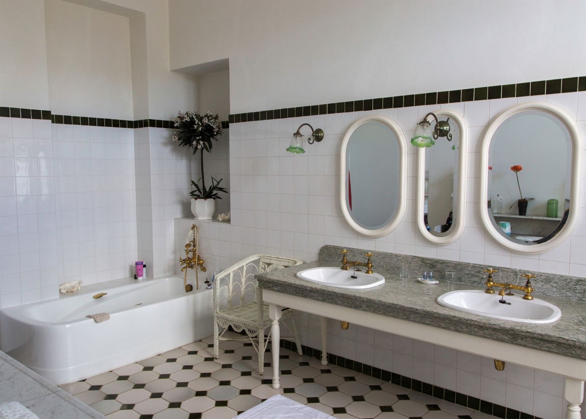 luxury house 12 Rooms for sale on AUCH (32000)