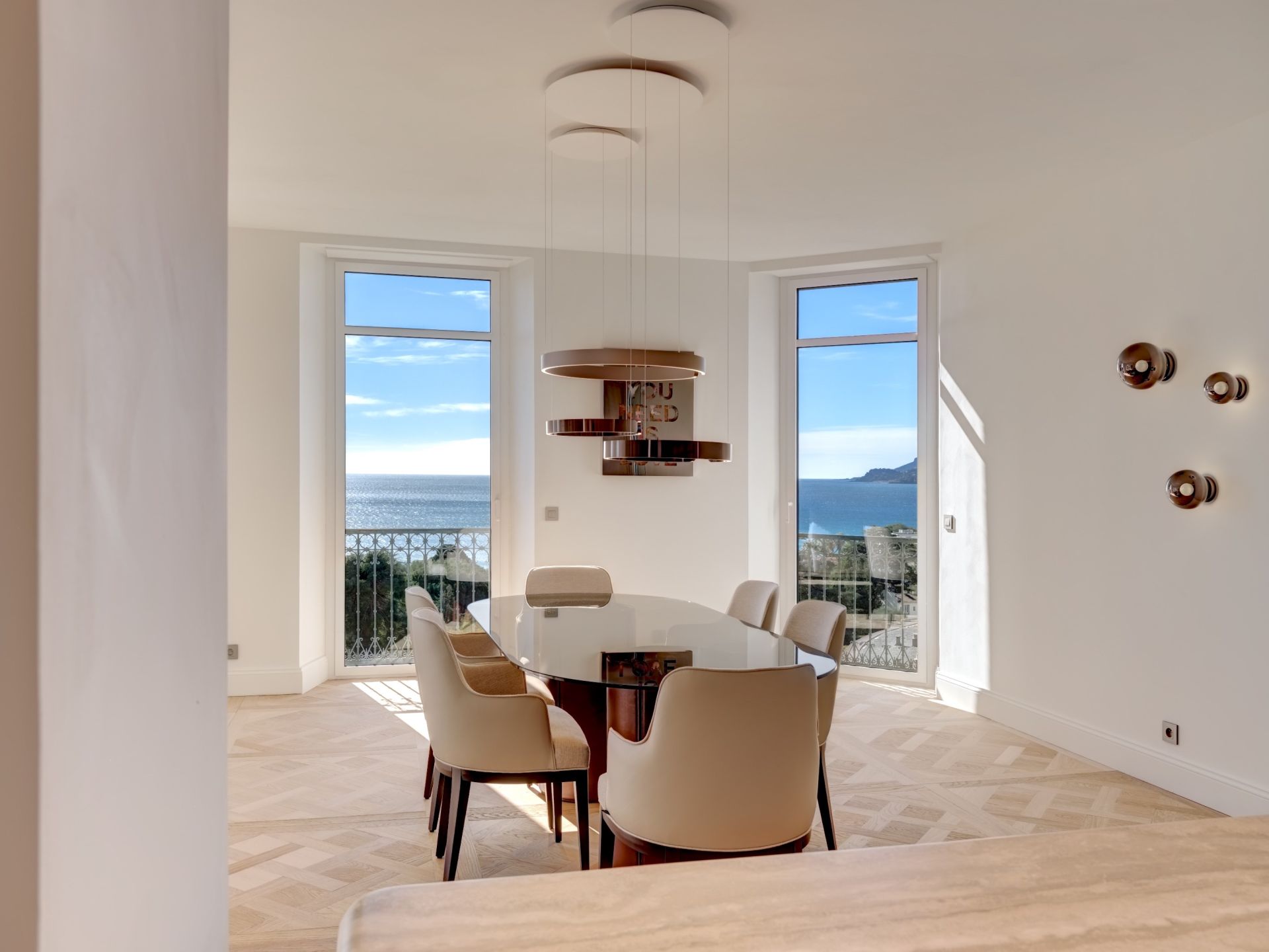 luxury loft 5 Rooms for sale on CANNES (06400)