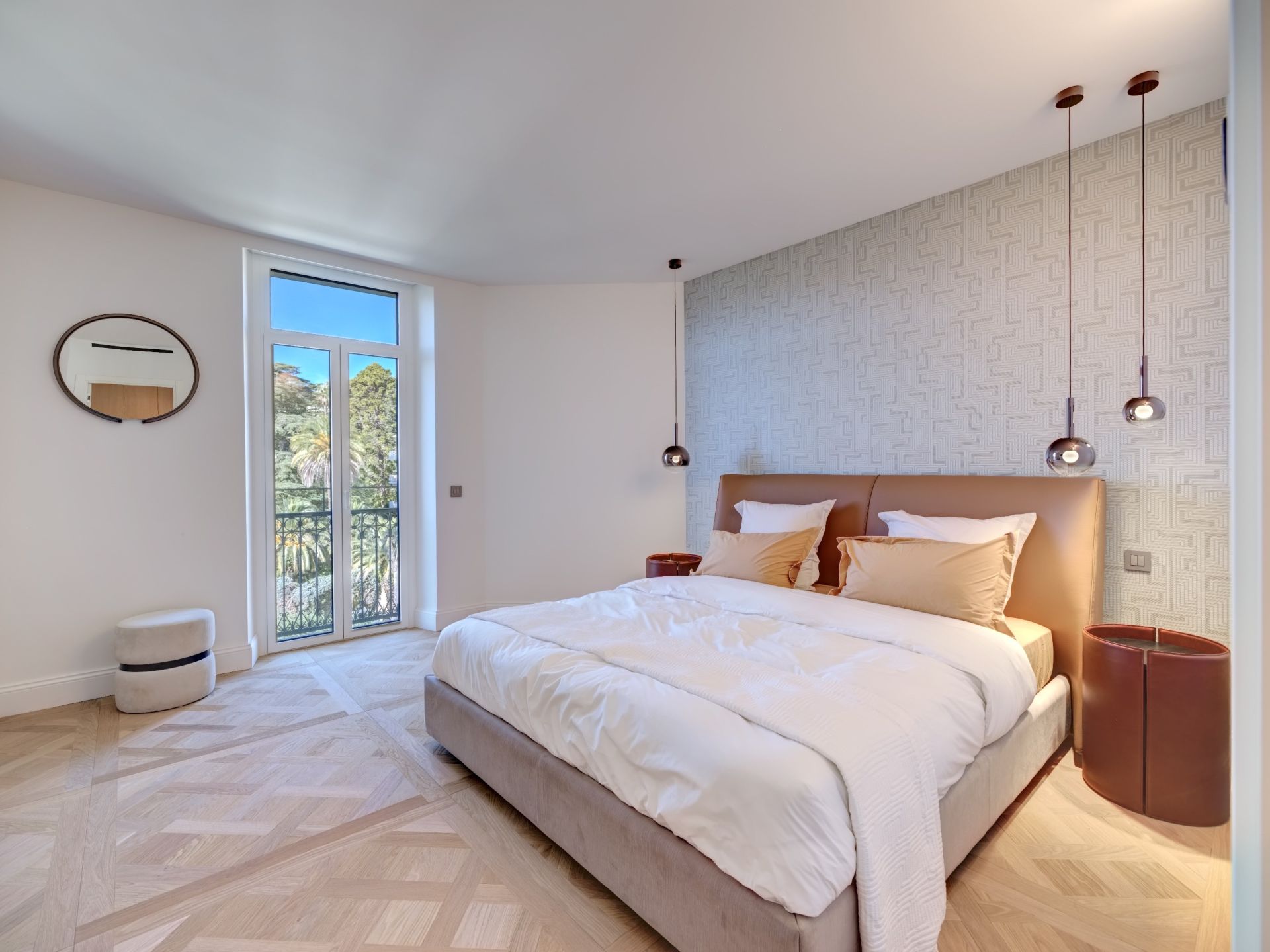 luxury loft 5 Rooms for sale on CANNES (06400)