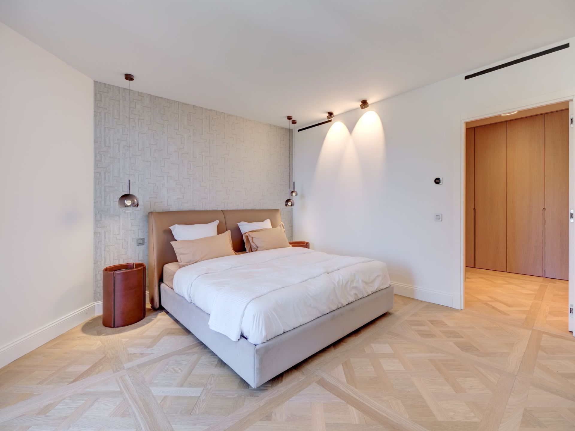 luxury loft 5 Rooms for sale on CANNES (06400)