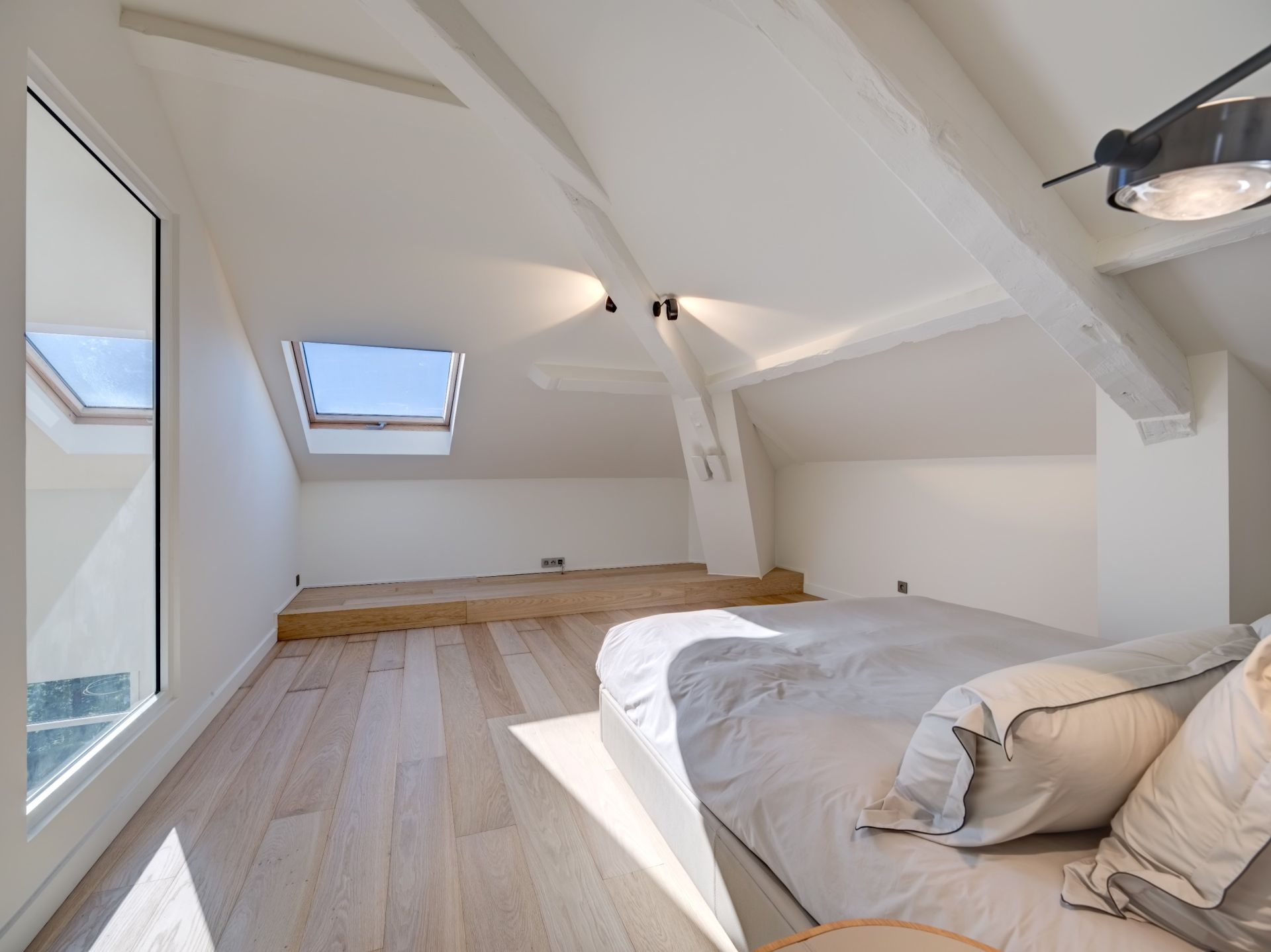 luxury loft 5 Rooms for sale on CANNES (06400)
