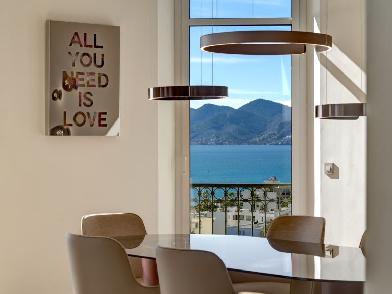 luxury loft 5 Rooms for sale on CANNES (06400)