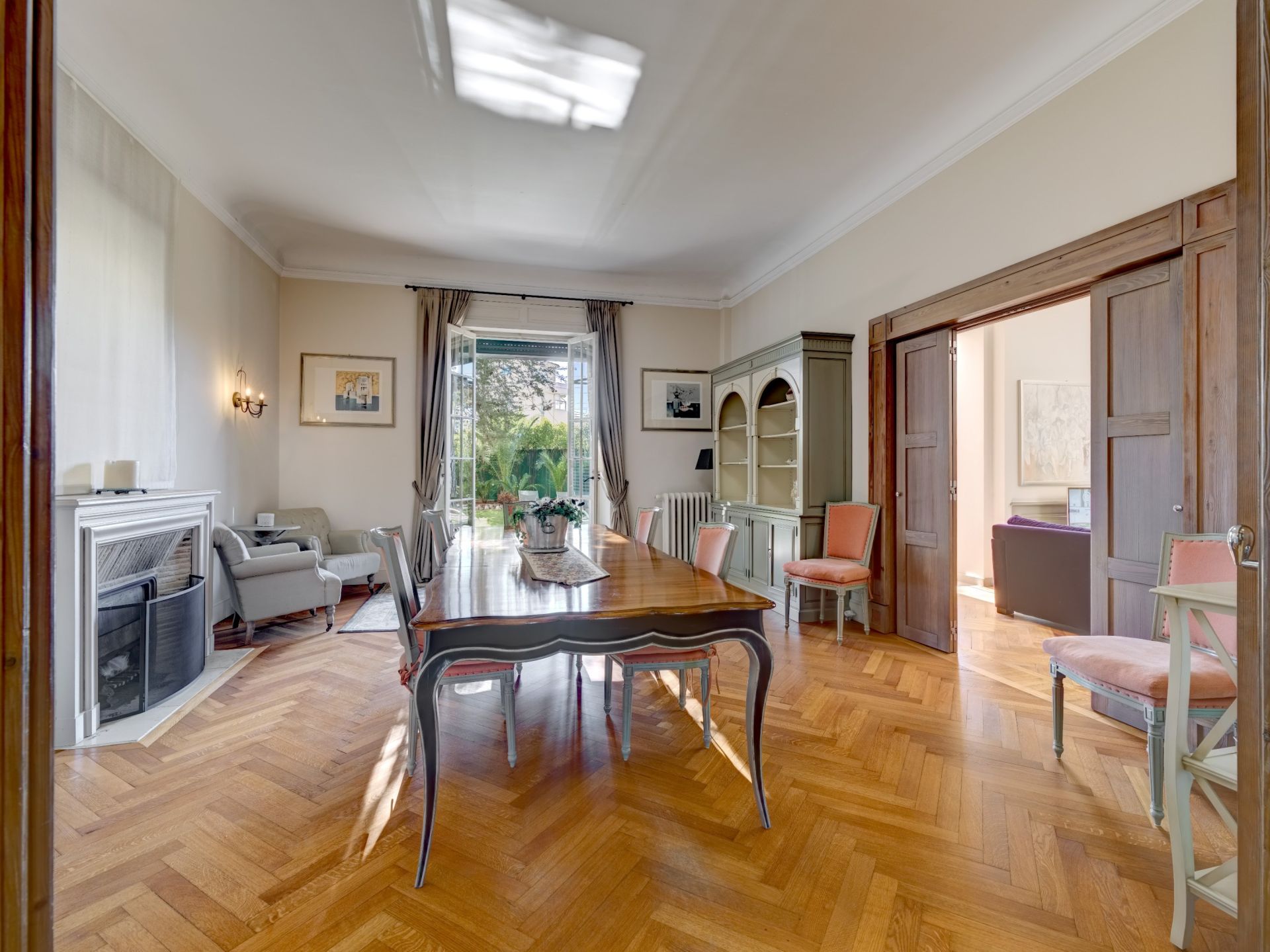 mansion 7 Rooms for sale on CANNES (06400)