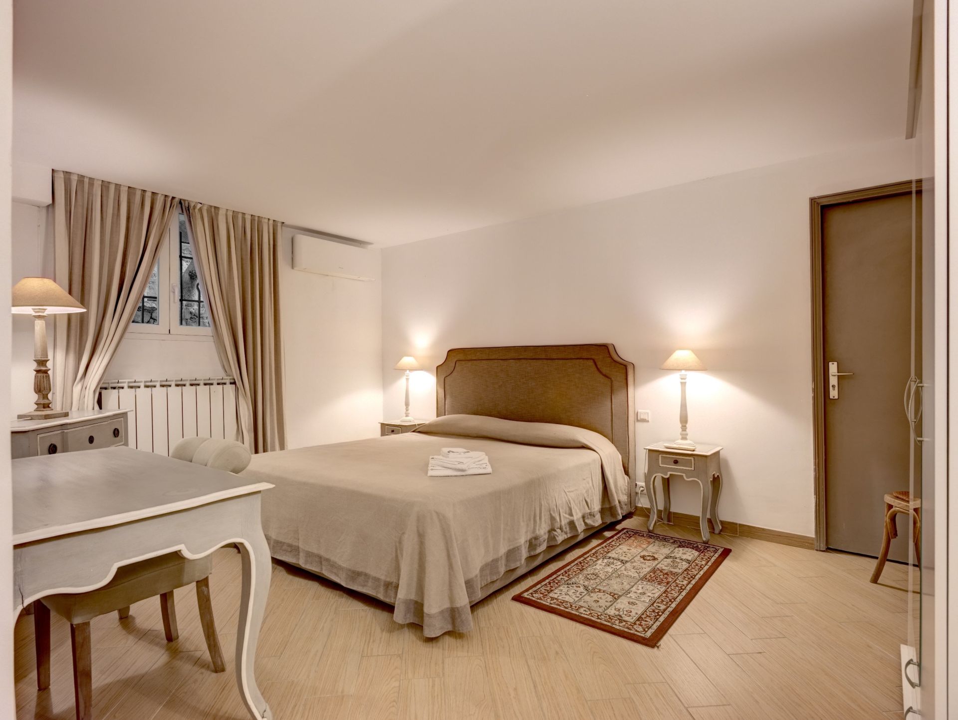 mansion 7 Rooms for sale on CANNES (06400)