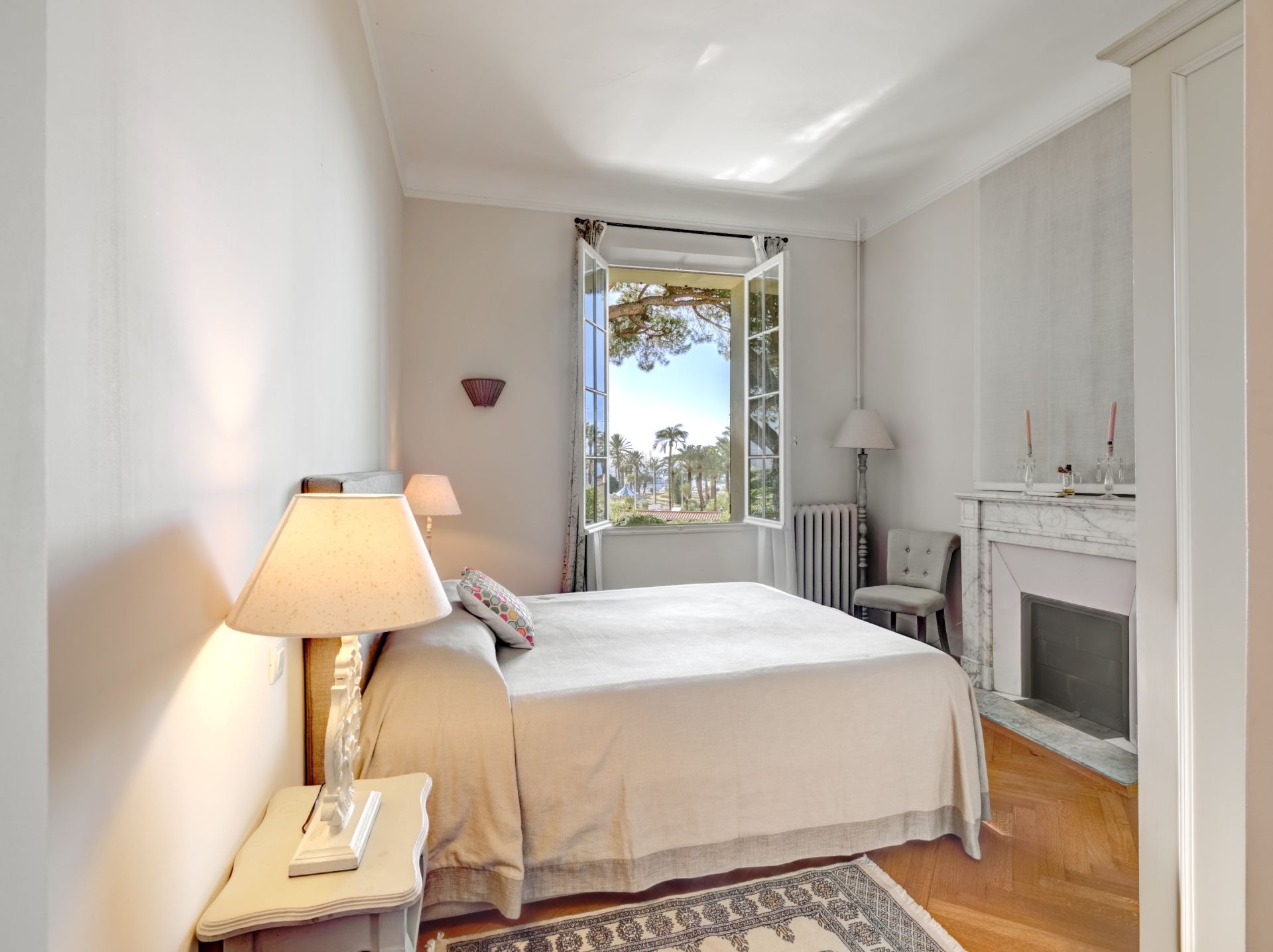 mansion 7 Rooms for sale on CANNES (06400)