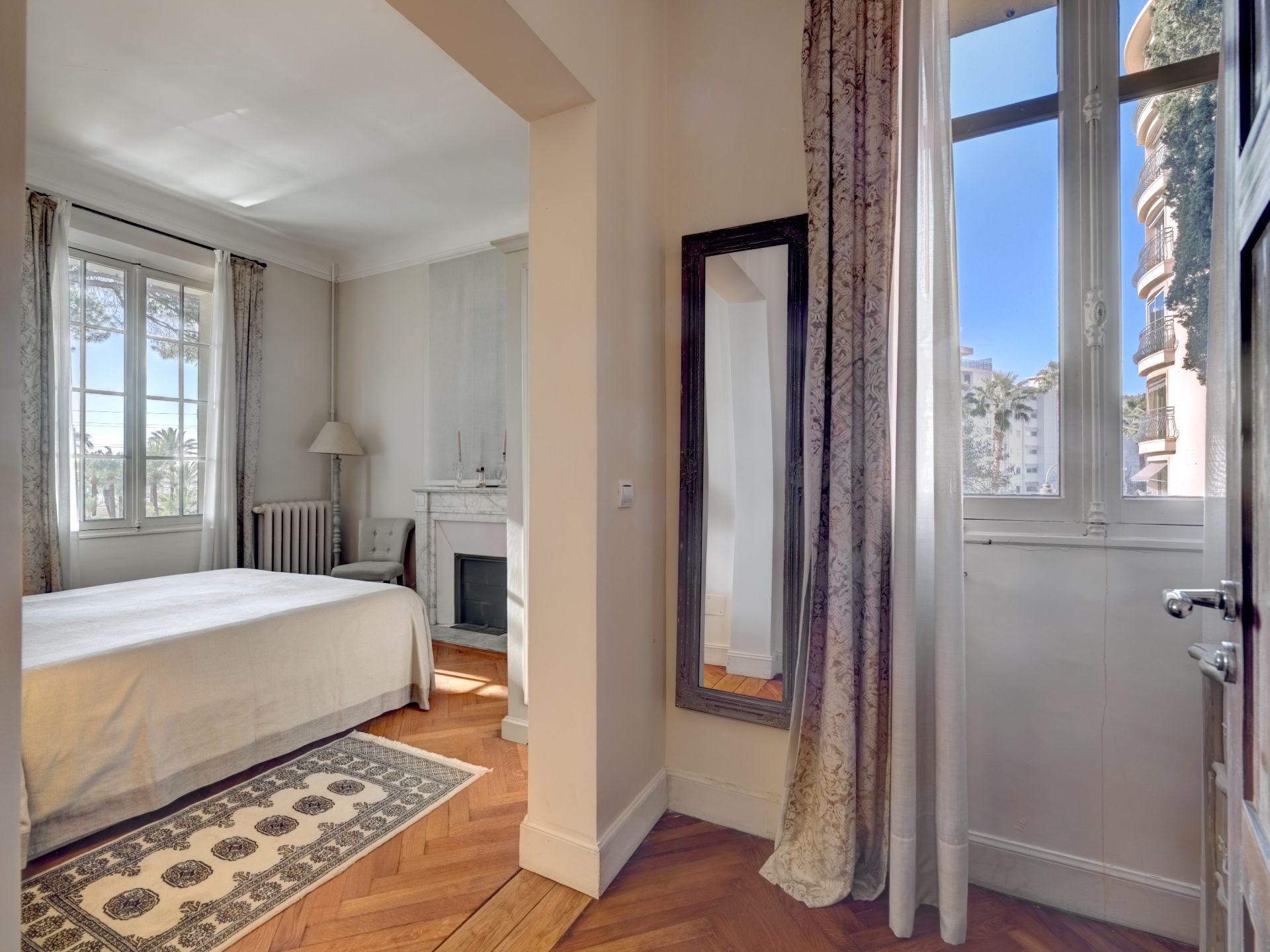 mansion 7 Rooms for sale on CANNES (06400)