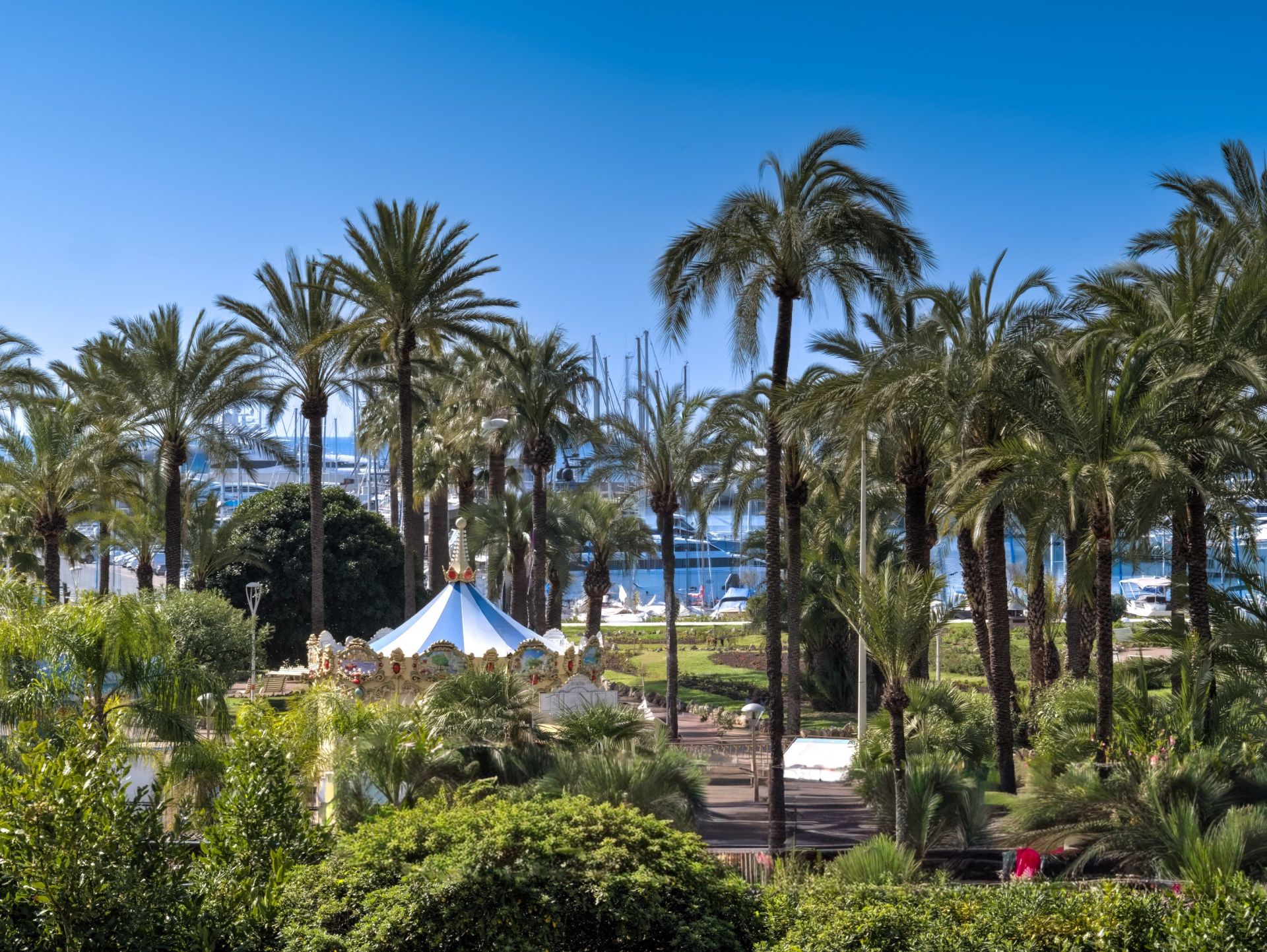 mansion 7 Rooms for sale on CANNES (06400)