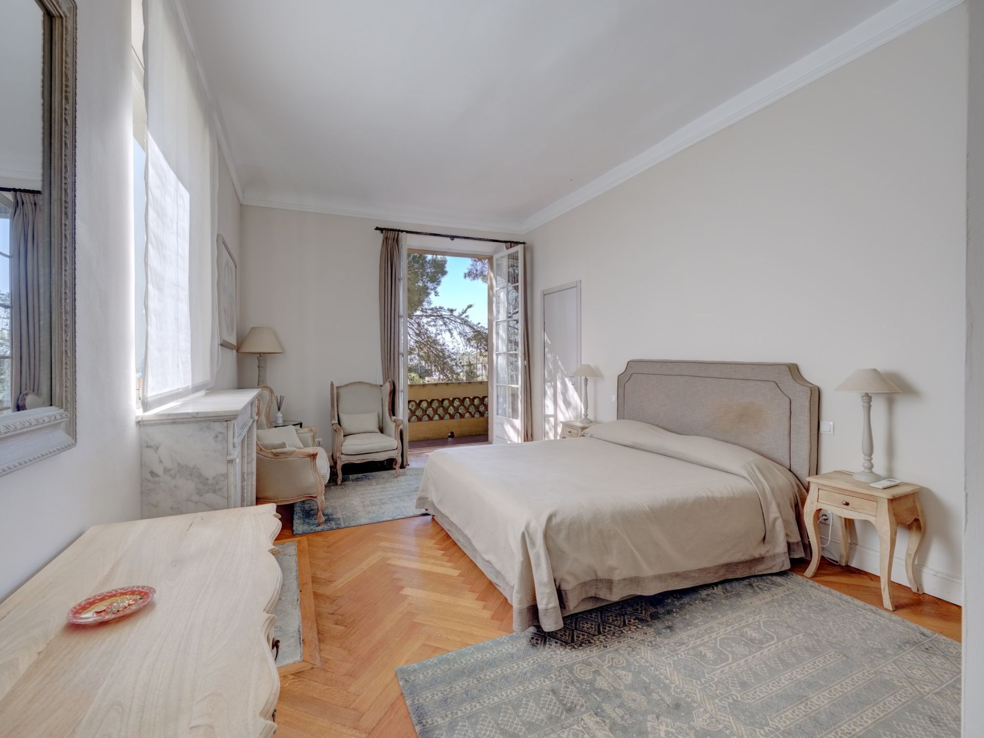 mansion 7 Rooms for sale on CANNES (06400)