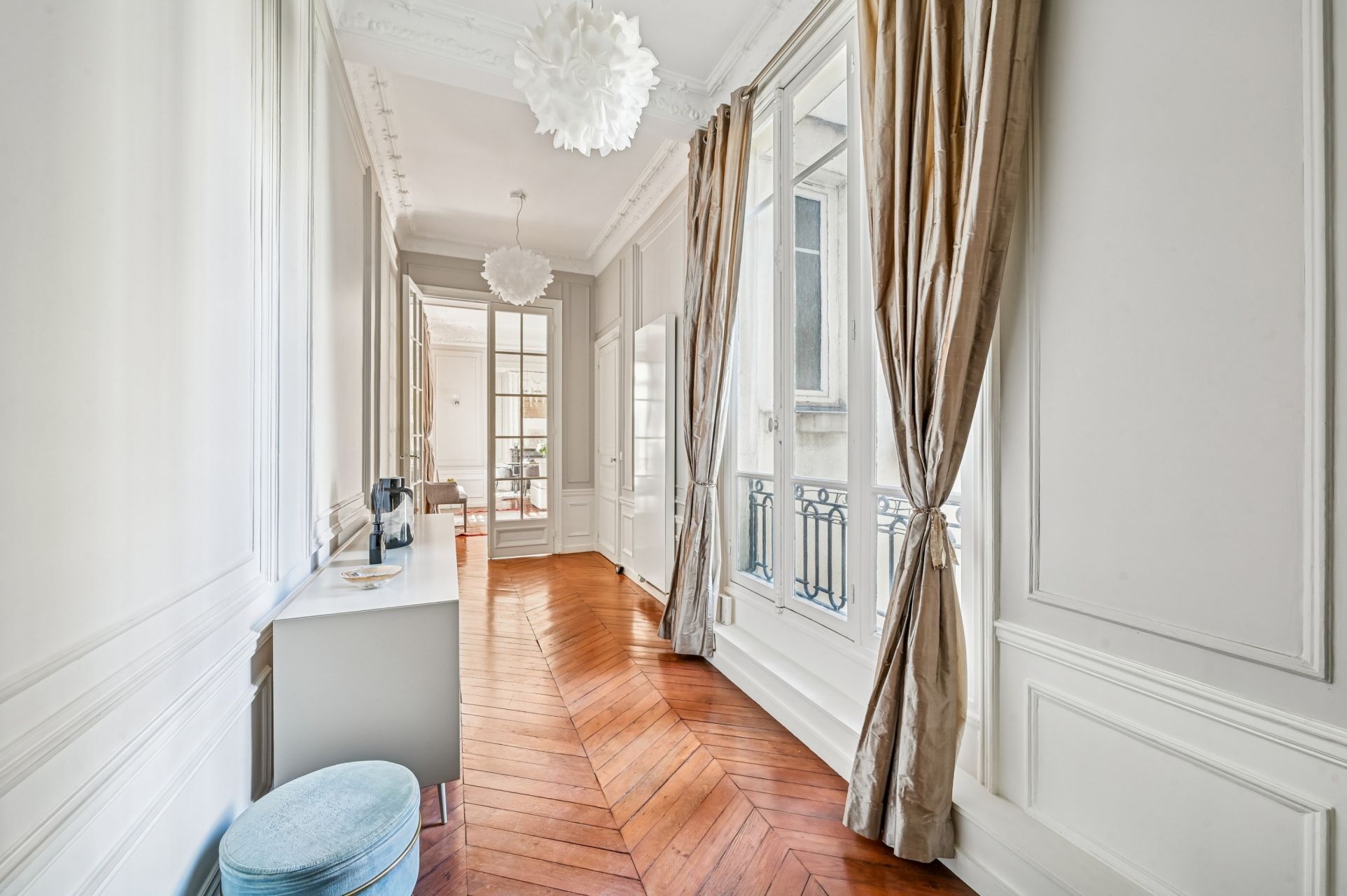 luxury apartment 5 Rooms for sale on PARIS (75016)
