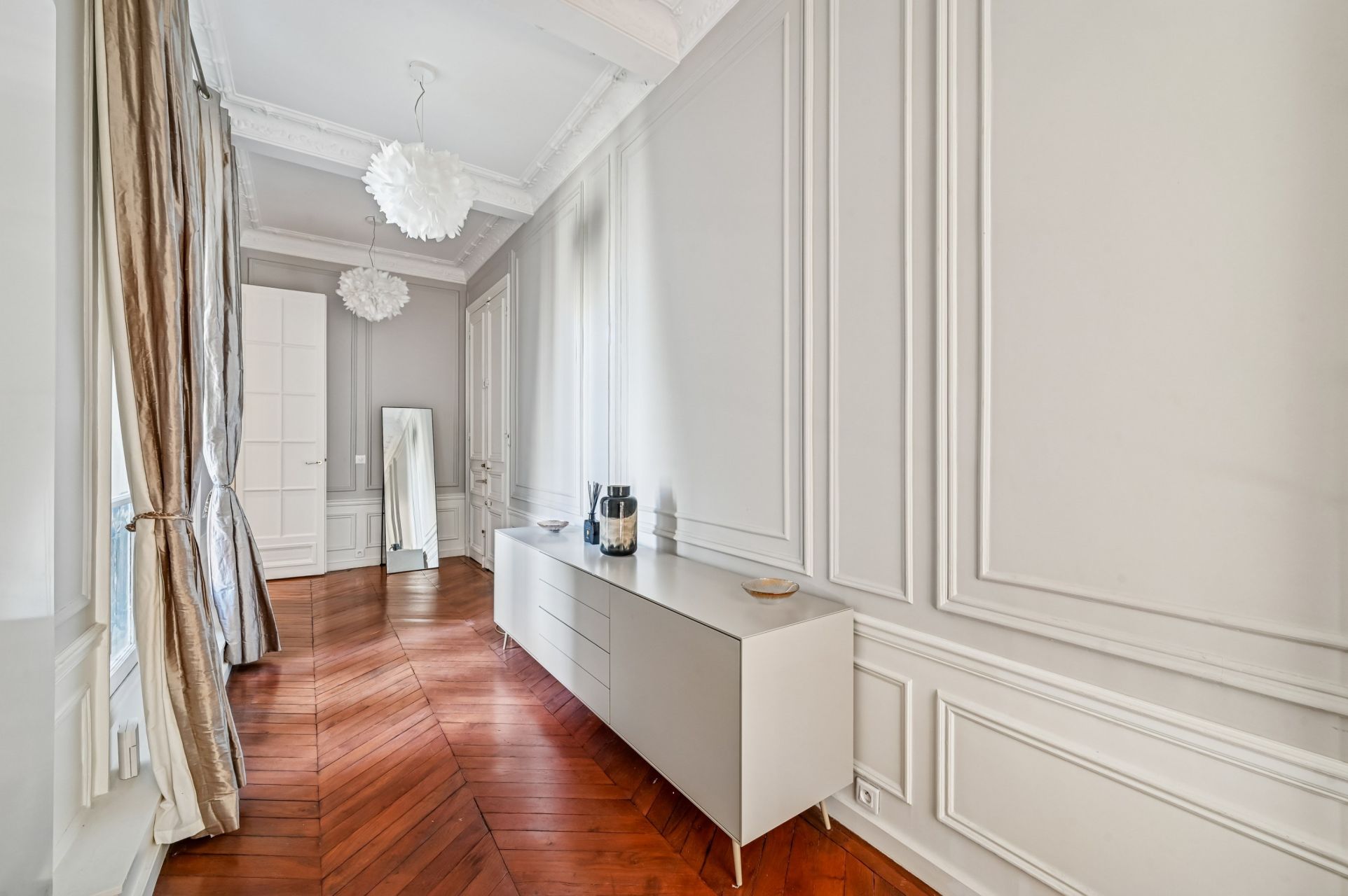 luxury apartment 5 Rooms for sale on PARIS (75016)