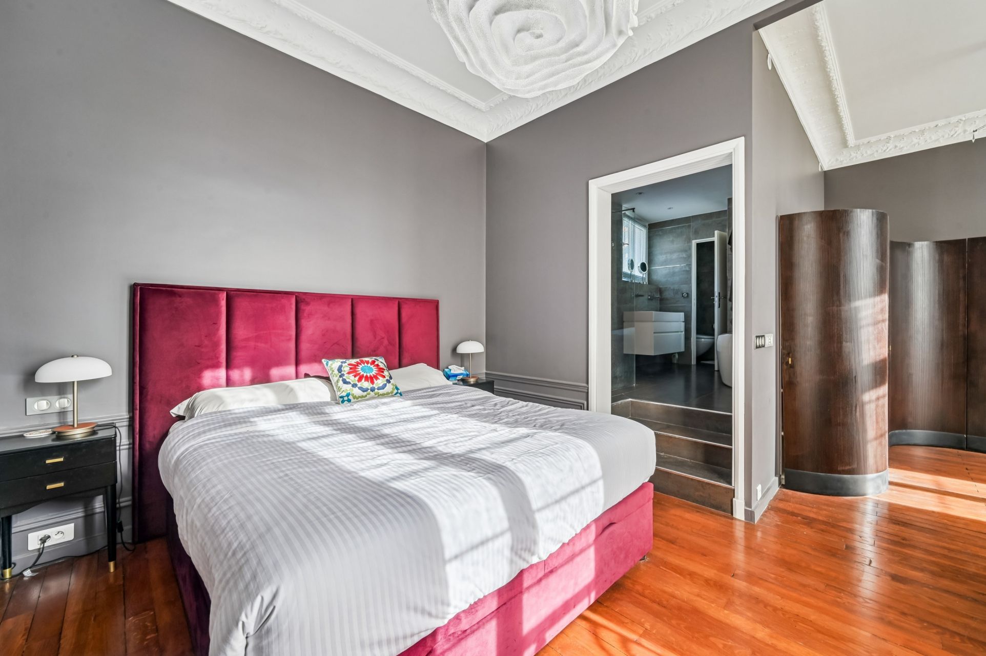 luxury apartment 5 Rooms for sale on PARIS (75016)