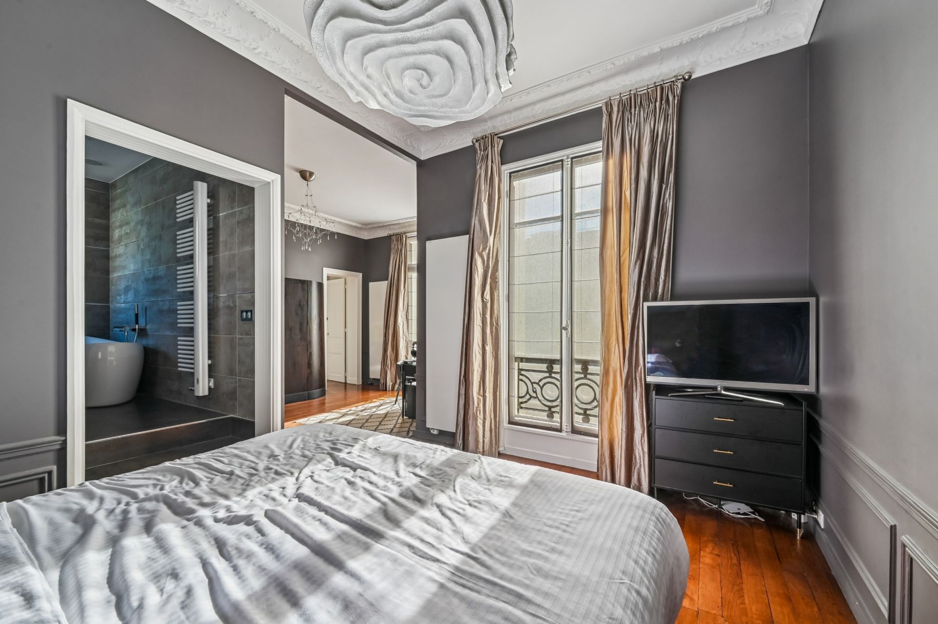 luxury apartment 5 Rooms for sale on PARIS (75016)