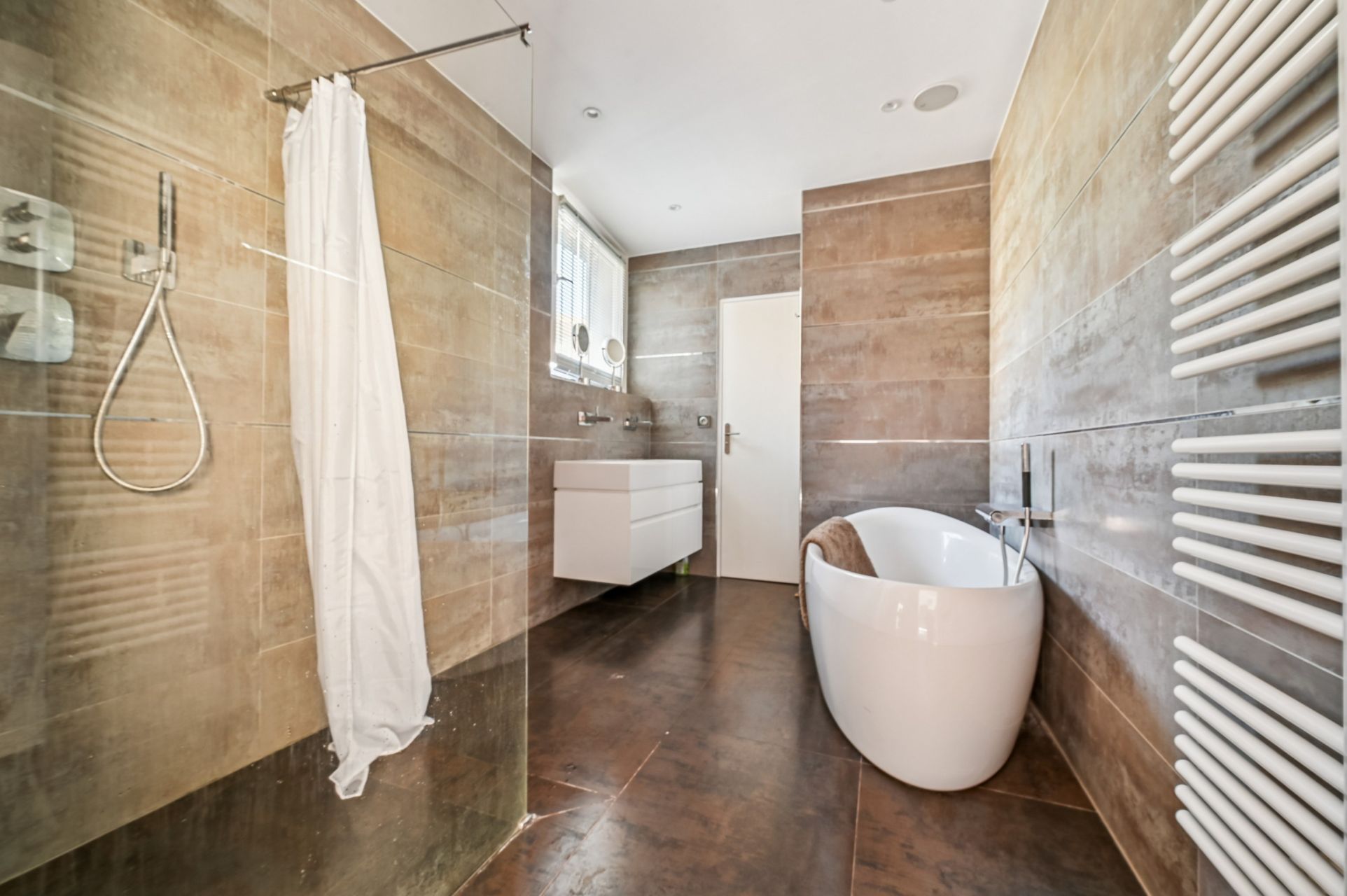 luxury apartment 5 Rooms for sale on PARIS (75016)