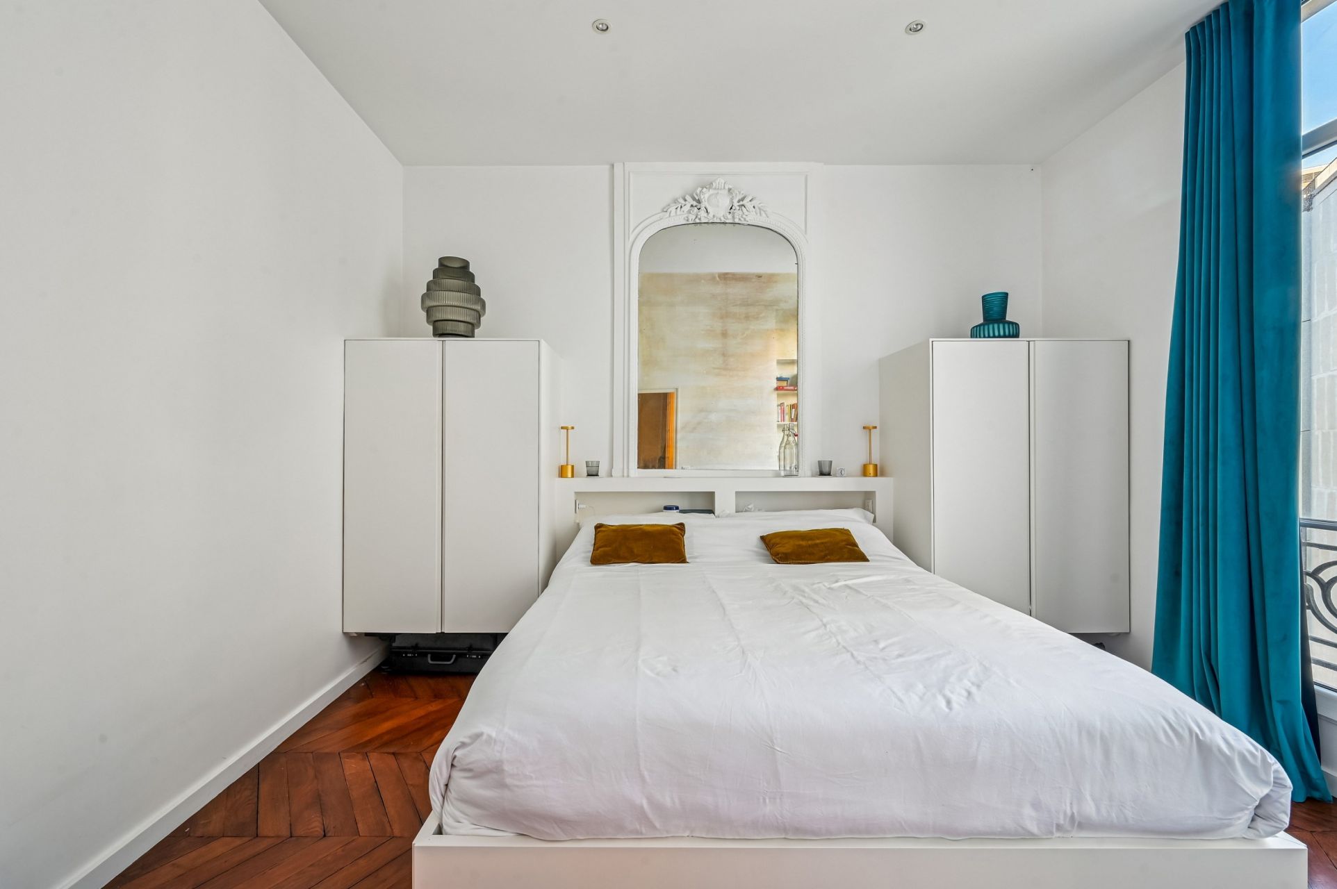 luxury apartment 5 Rooms for sale on PARIS (75016)