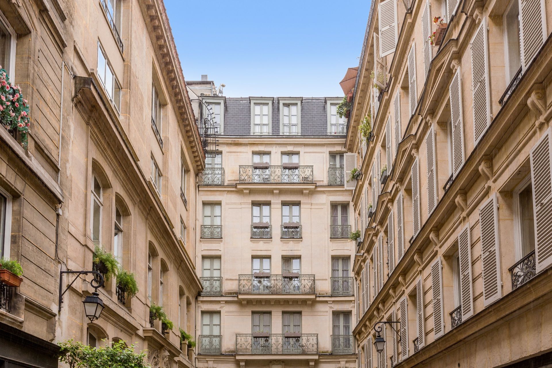 luxury apartment 5 Rooms for sale on PARIS (75009)