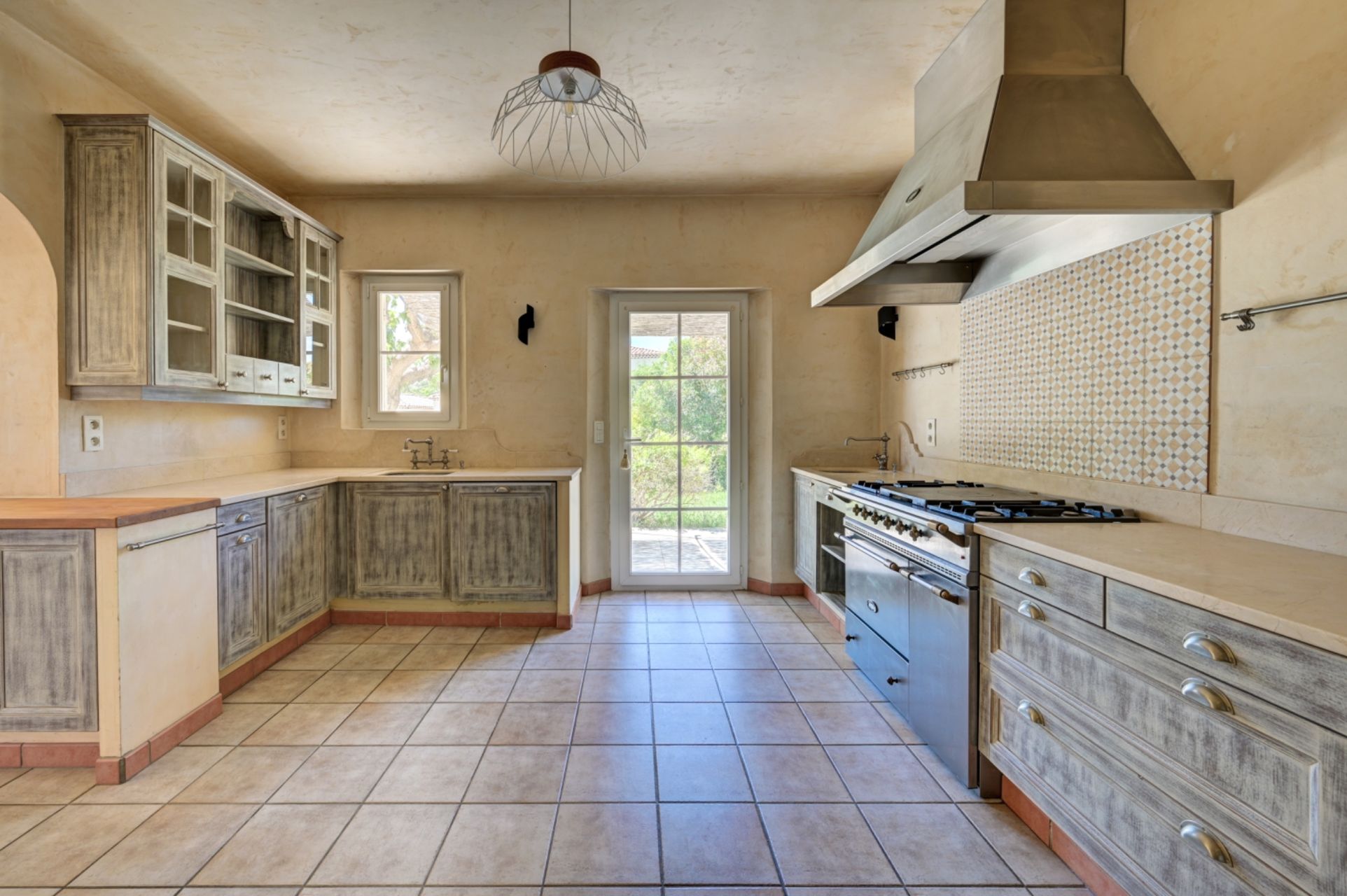 maison de luxe 7 Pièces en vente sur EGUILLES (13510)