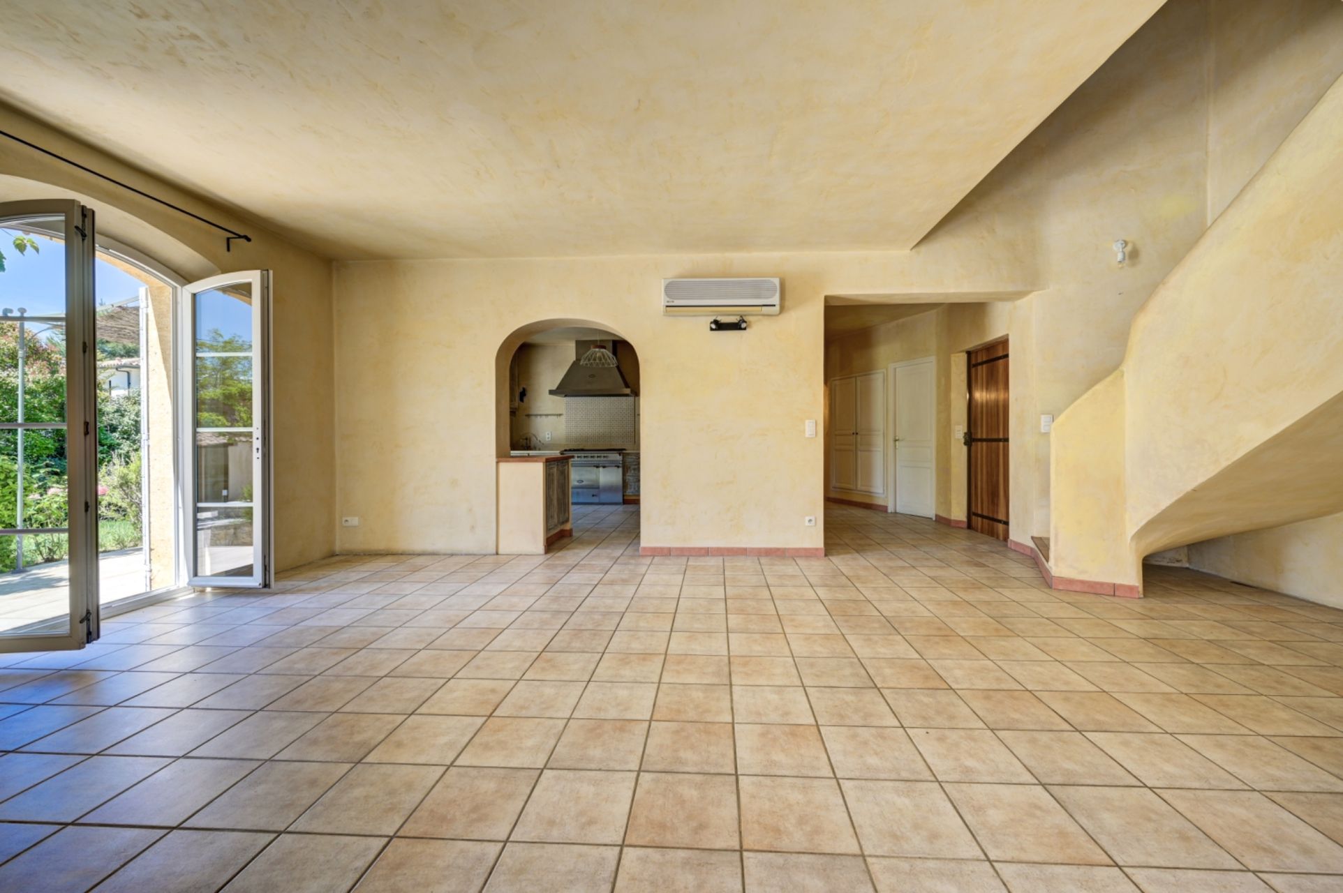 maison de luxe 7 Pièces en vente sur EGUILLES (13510)