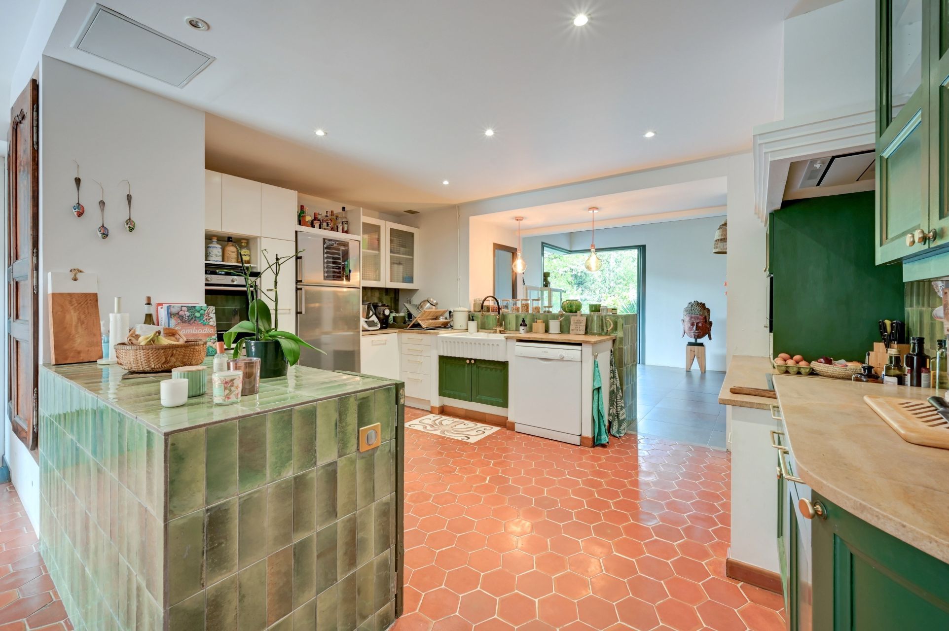 luxury house 8 Rooms for sale on AIX EN PROVENCE (13100)