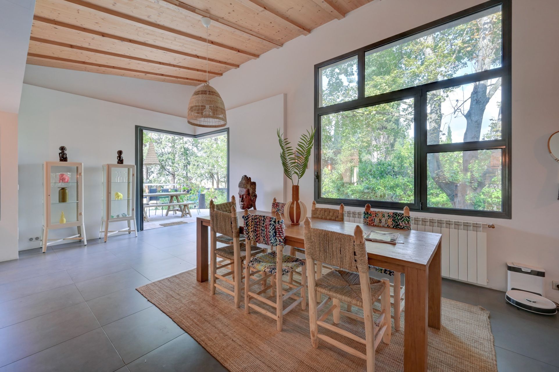 luxury house 8 Rooms for sale on AIX EN PROVENCE (13100)