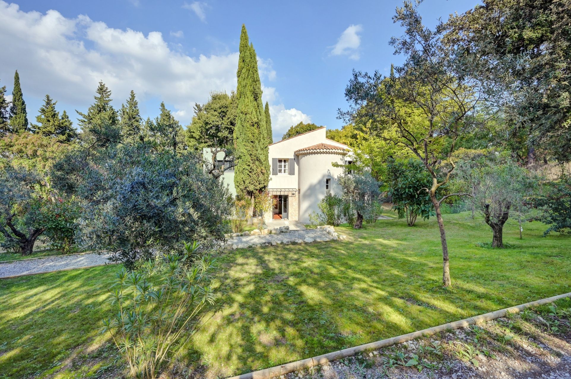 luxury house 8 Rooms for sale on AIX EN PROVENCE (13100)
