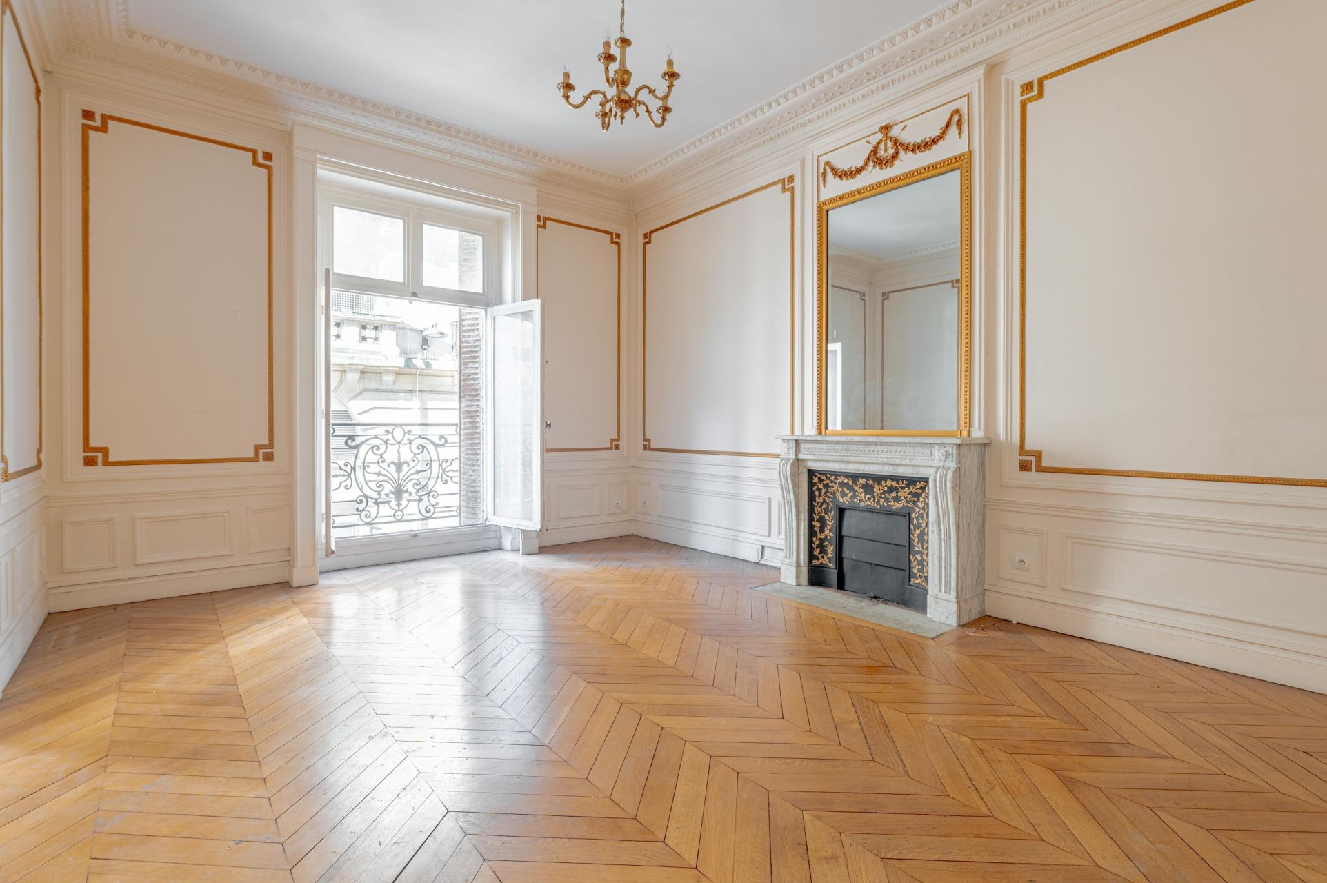 luxury apartment 7 Rooms for sale on PARIS (75116)