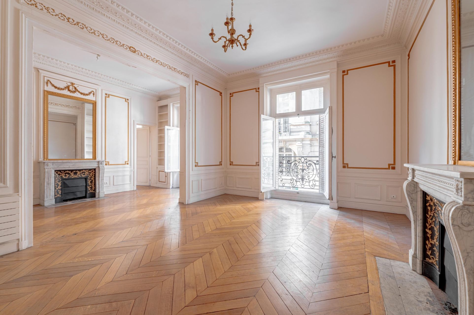 luxury apartment 7 Rooms for sale on PARIS (75116)