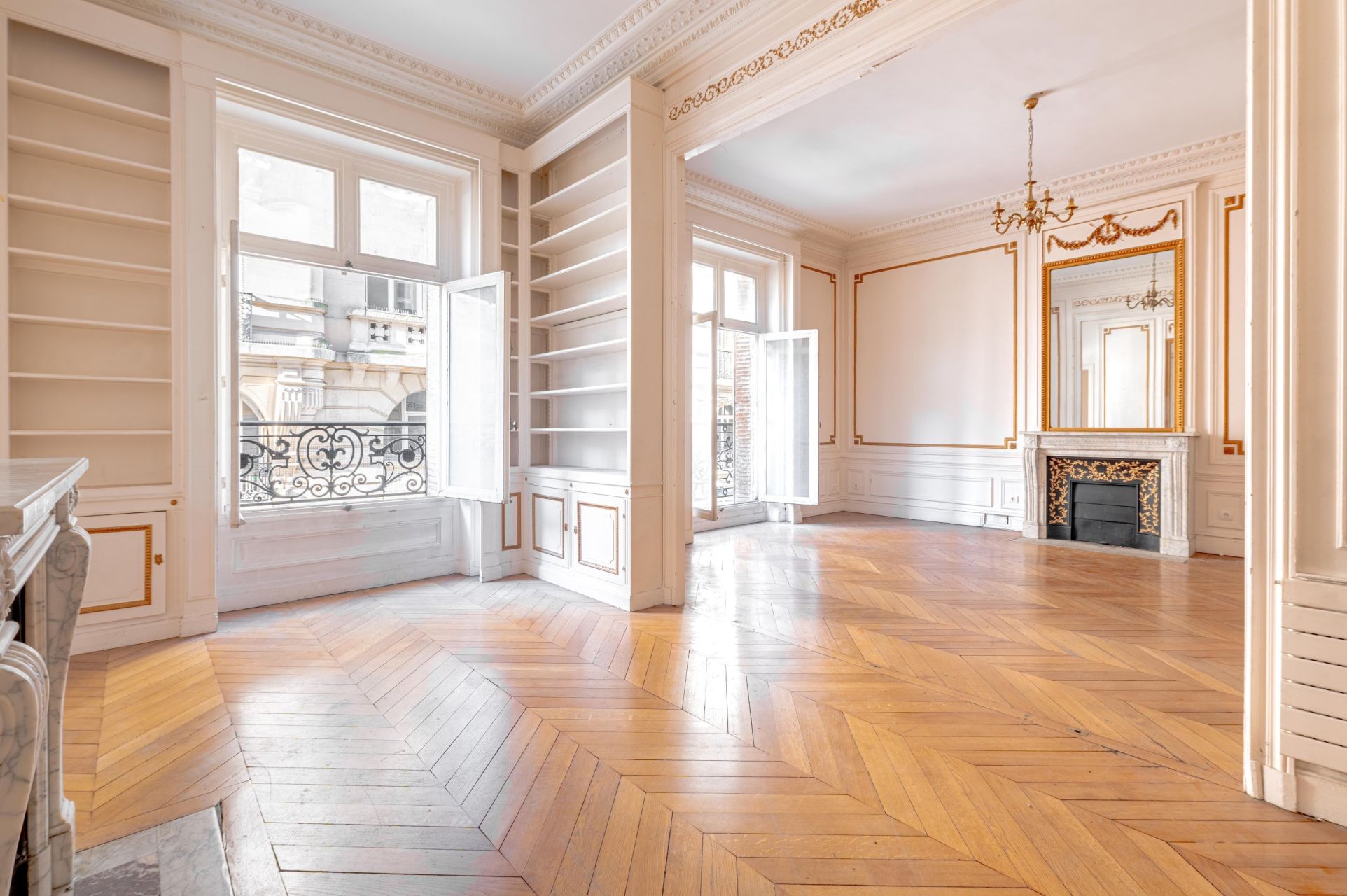 luxury apartment 7 Rooms for sale on PARIS (75116)