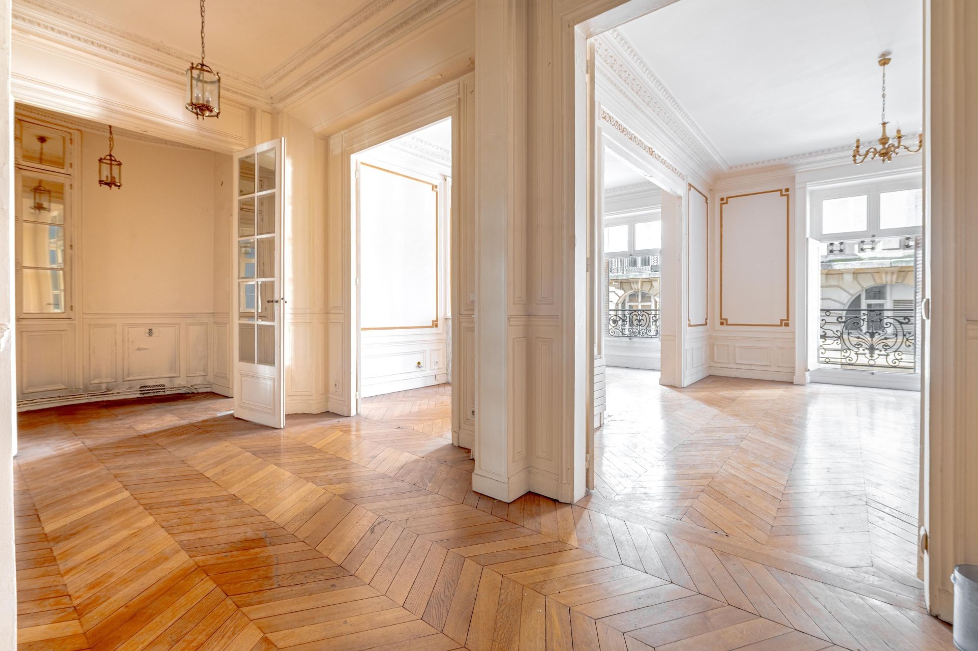 luxury apartment 7 Rooms for sale on PARIS (75116)