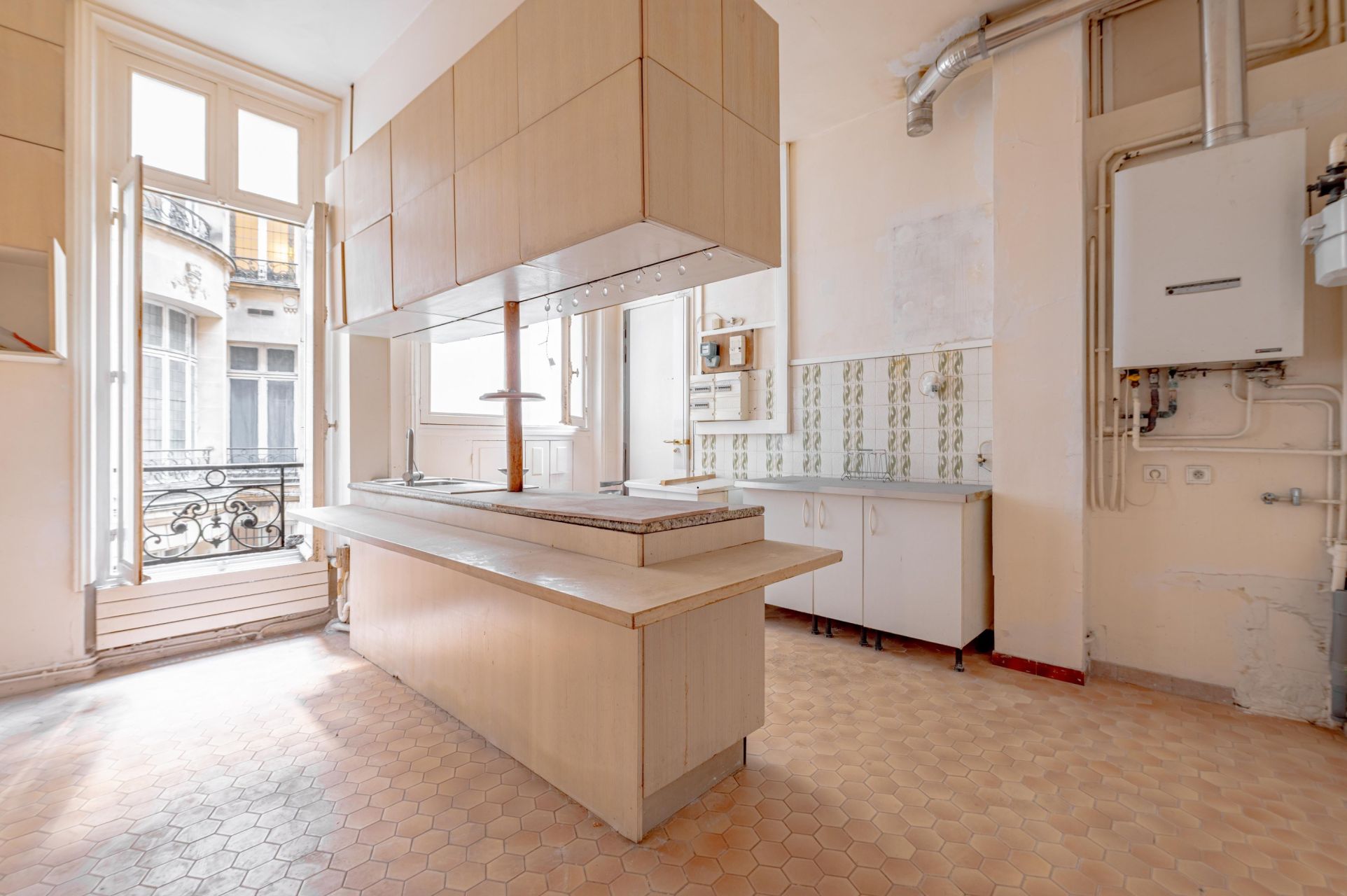 luxury apartment 7 Rooms for sale on PARIS (75116)