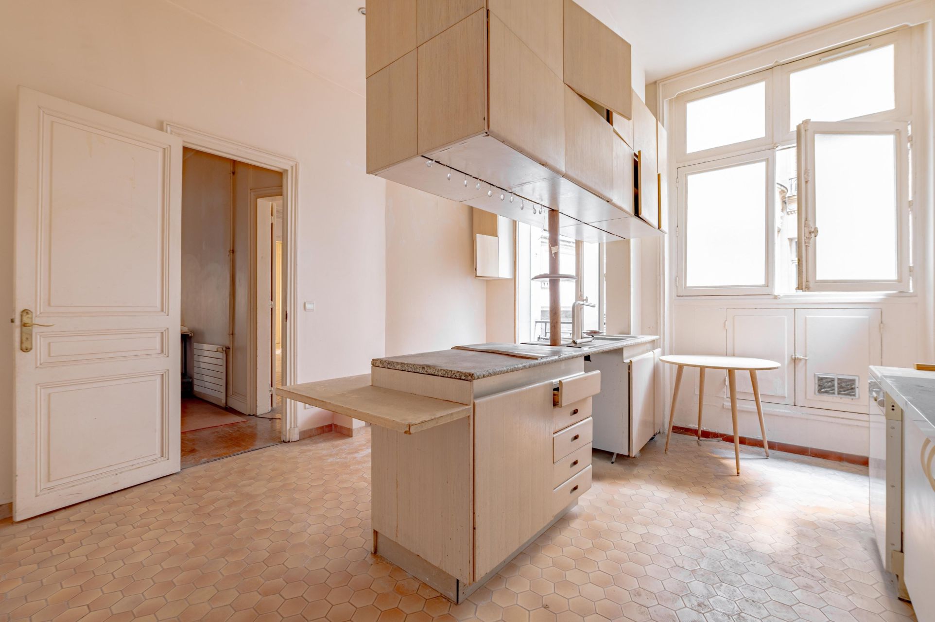 luxury apartment 7 Rooms for sale on PARIS (75116)