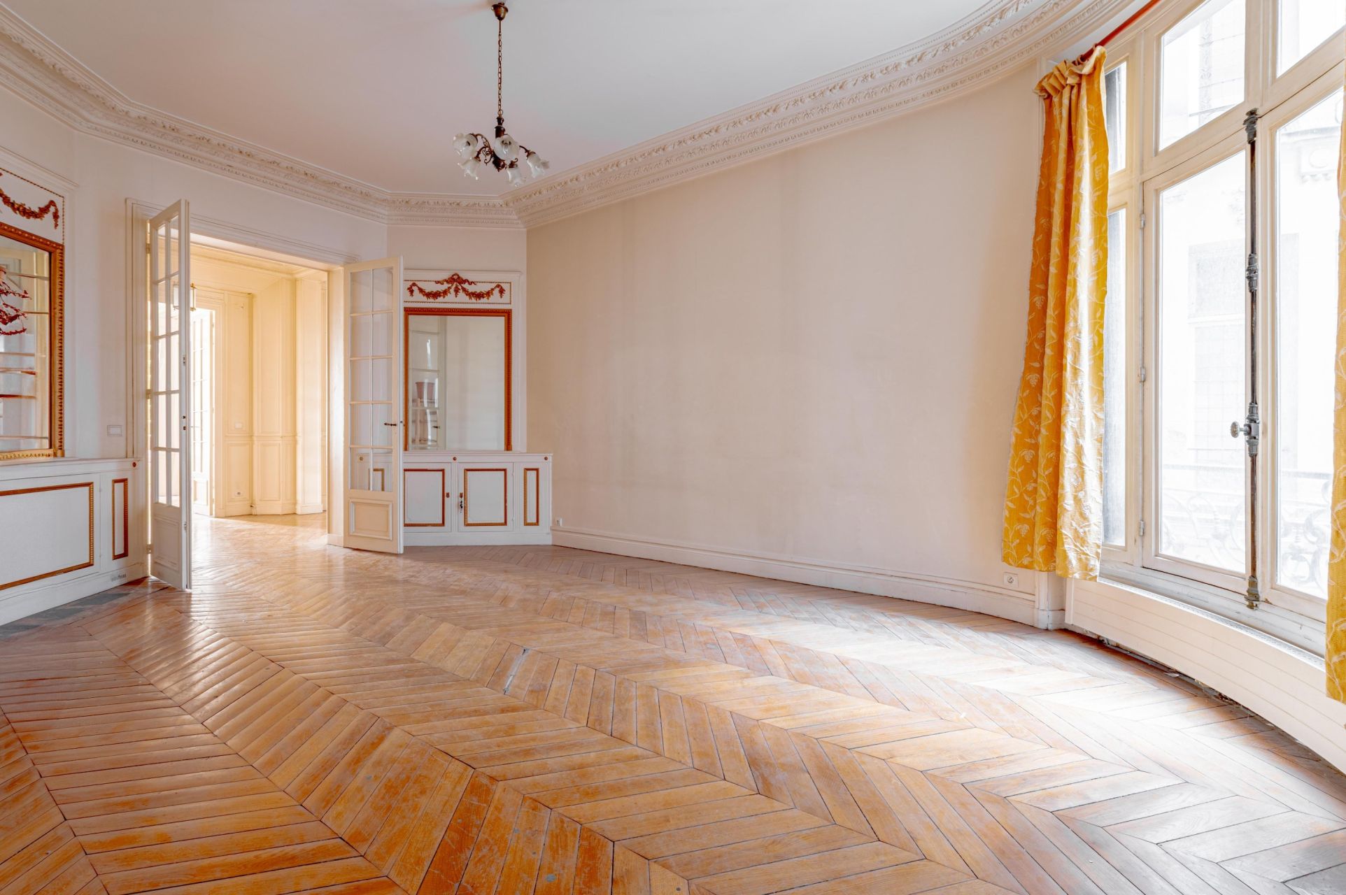 luxury apartment 7 Rooms for sale on PARIS (75116)