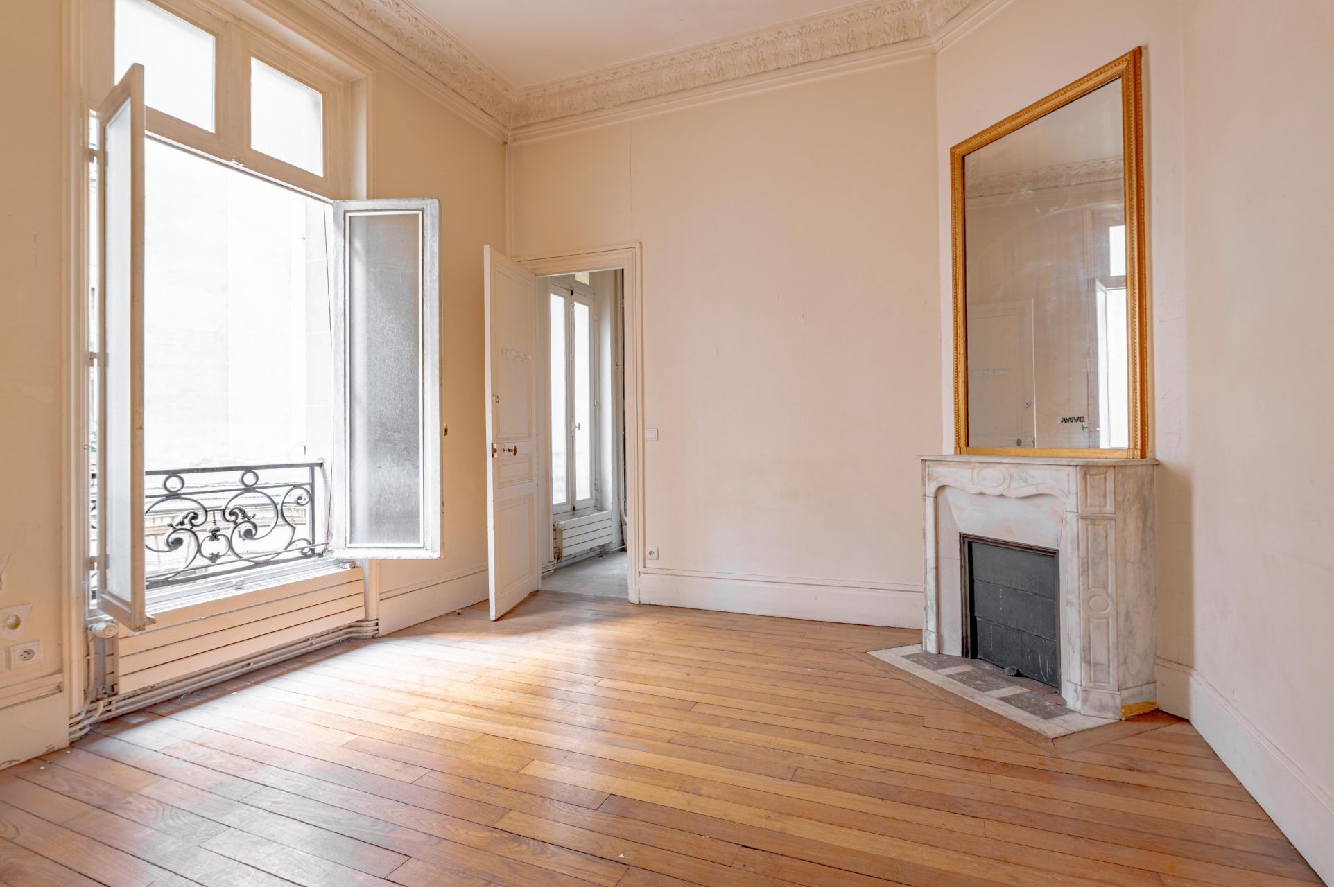 luxury apartment 7 Rooms for sale on PARIS (75116)